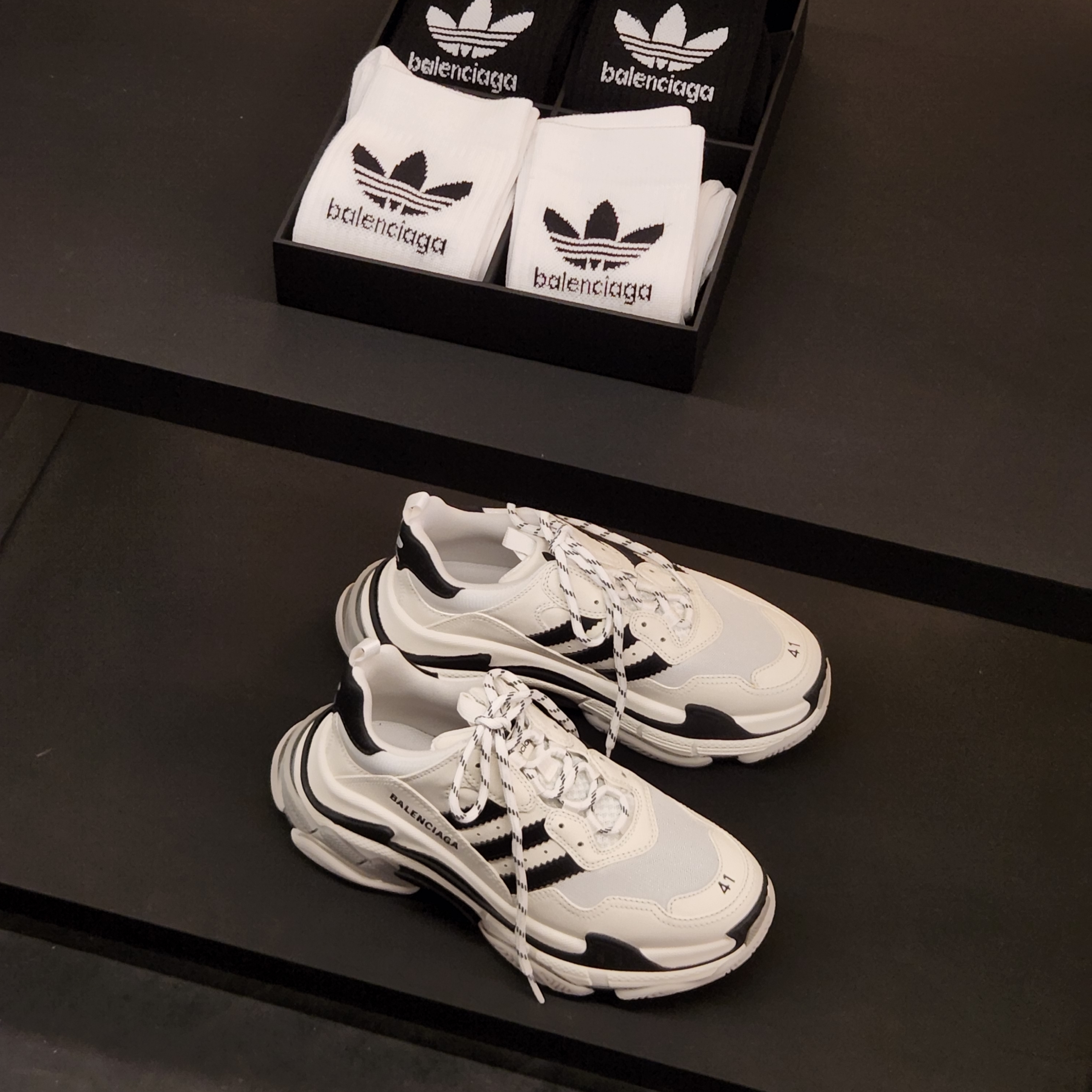Balenciaga x Adidas Triple S Sneakers White Black, (W) Balenciaga x Adidas Triple S Sneakers White Black 착용 스타일