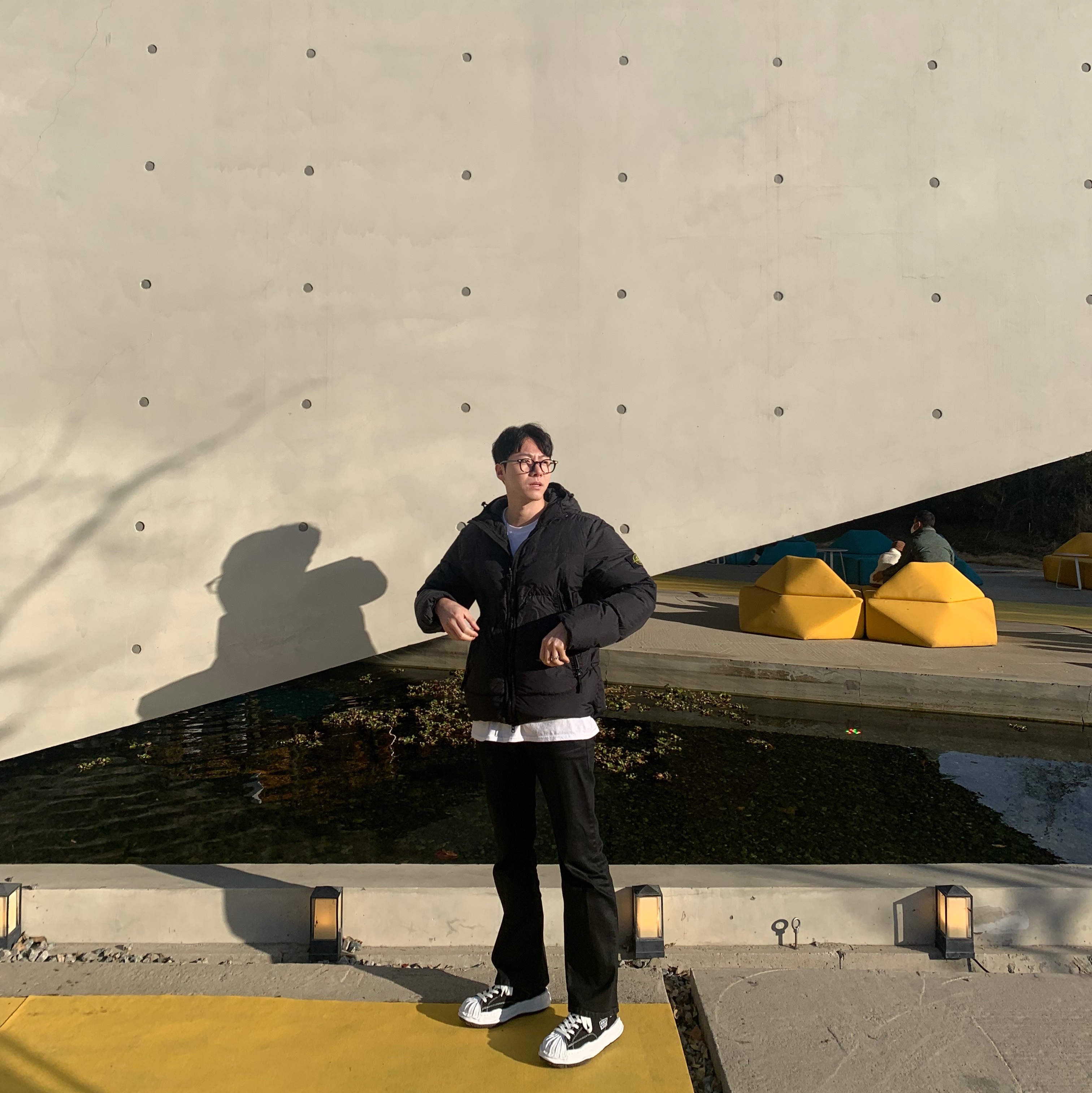Maison Mihara Yasuhiro Blakey OG Sole Canvas Low-top Sneakers Black White, Stone Island 40223 Garment Dyed Crinkle Reps Down Jacket Black - 22FW 착용 스타일 - 2