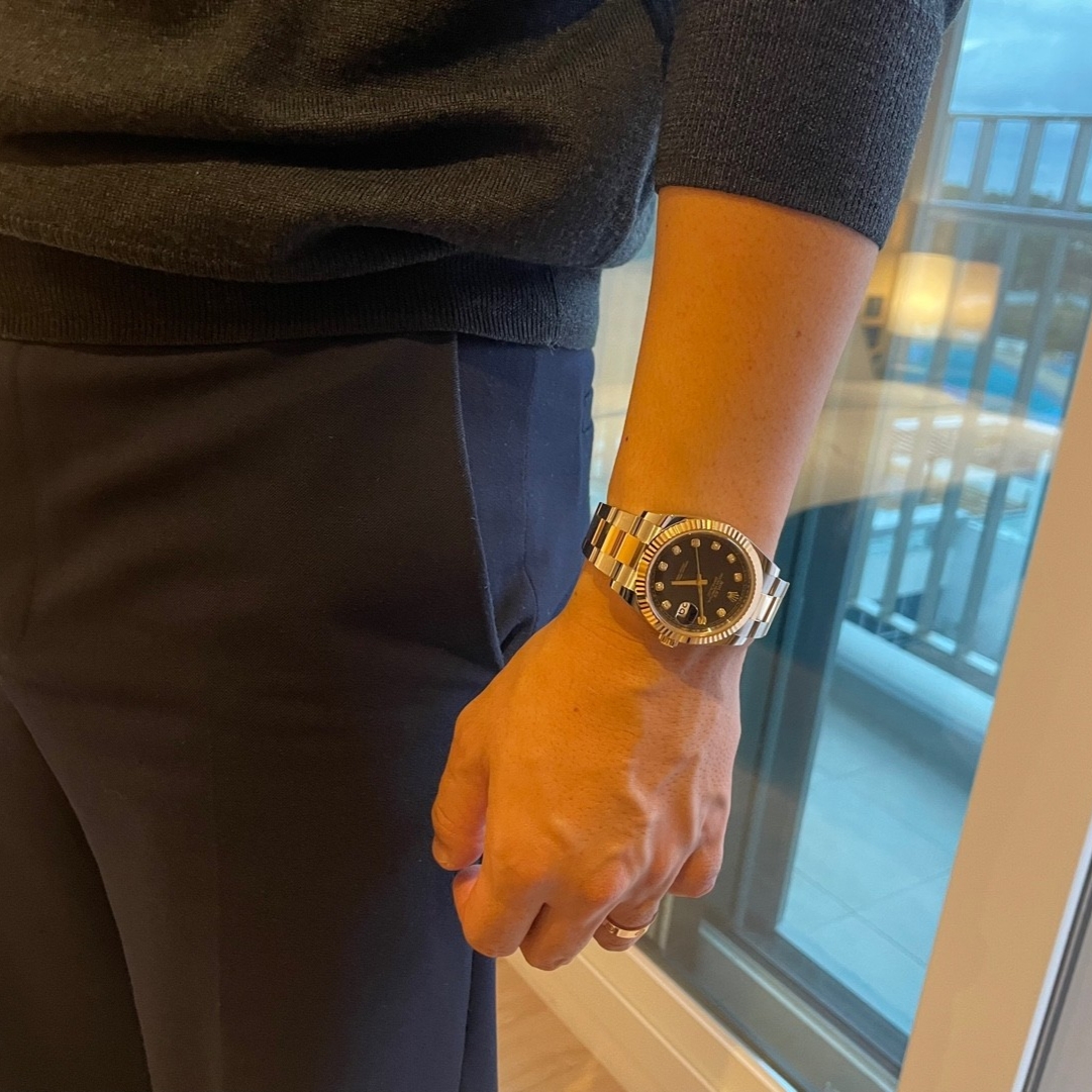 Rolex Datejust 41mm 126333 Bright Black Diamond-Set Oyster 착용 스타일 - 3