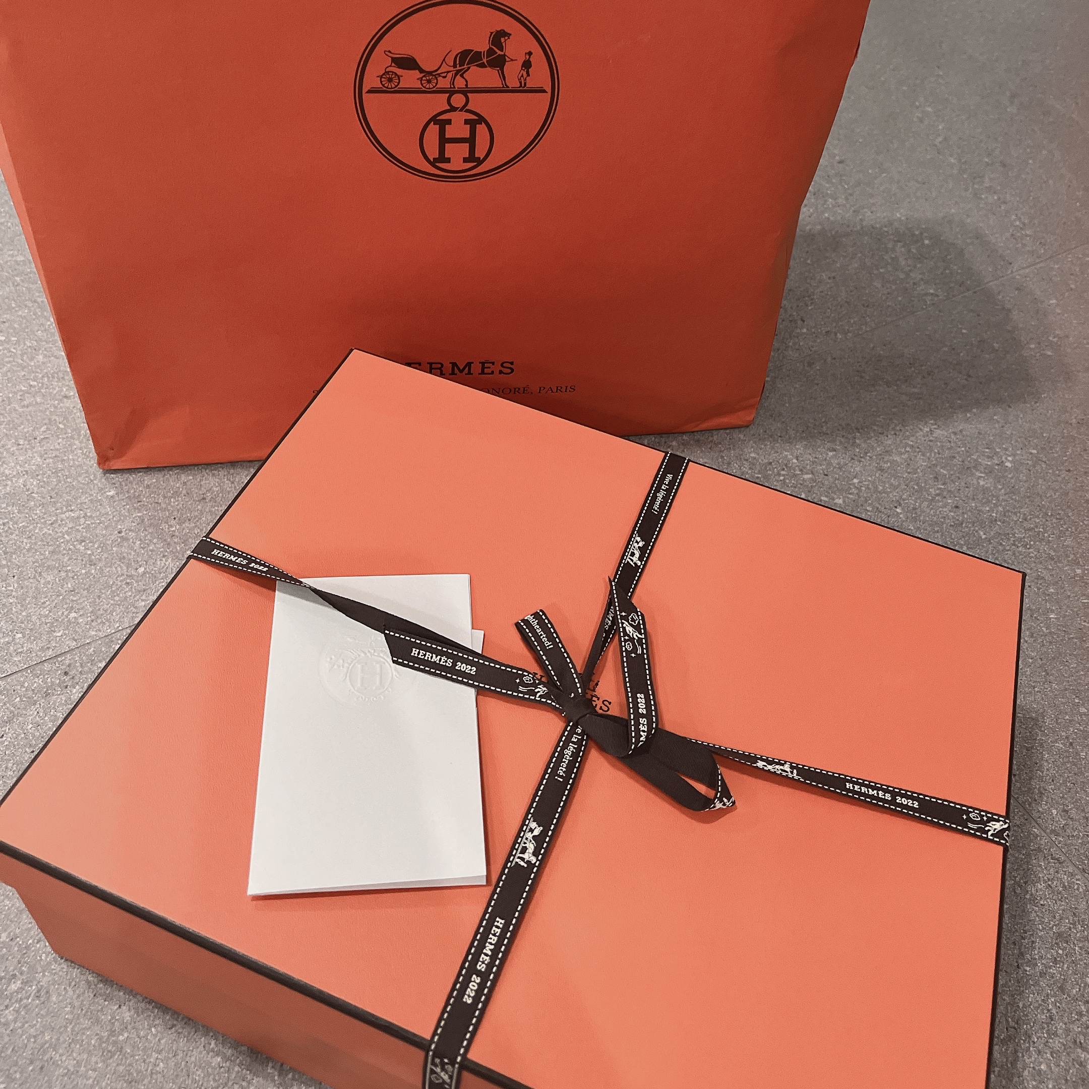 (W) Hermes Chypre Sandal Woolskin & Orange 착용 스타일 - 4