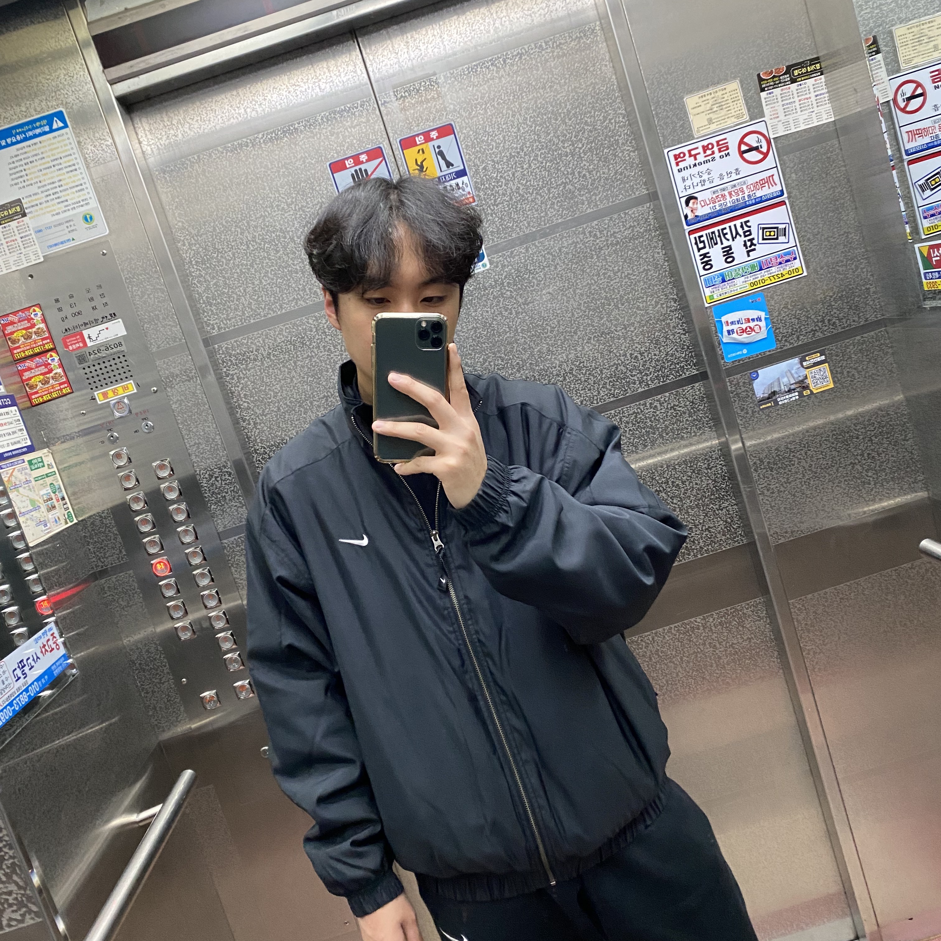 Nike NRG Solo Swoosh Satin Bomber Jacket Black Kumquat - US/EU, Salomon XT-6 ADV Black 착용 스타일 - 1