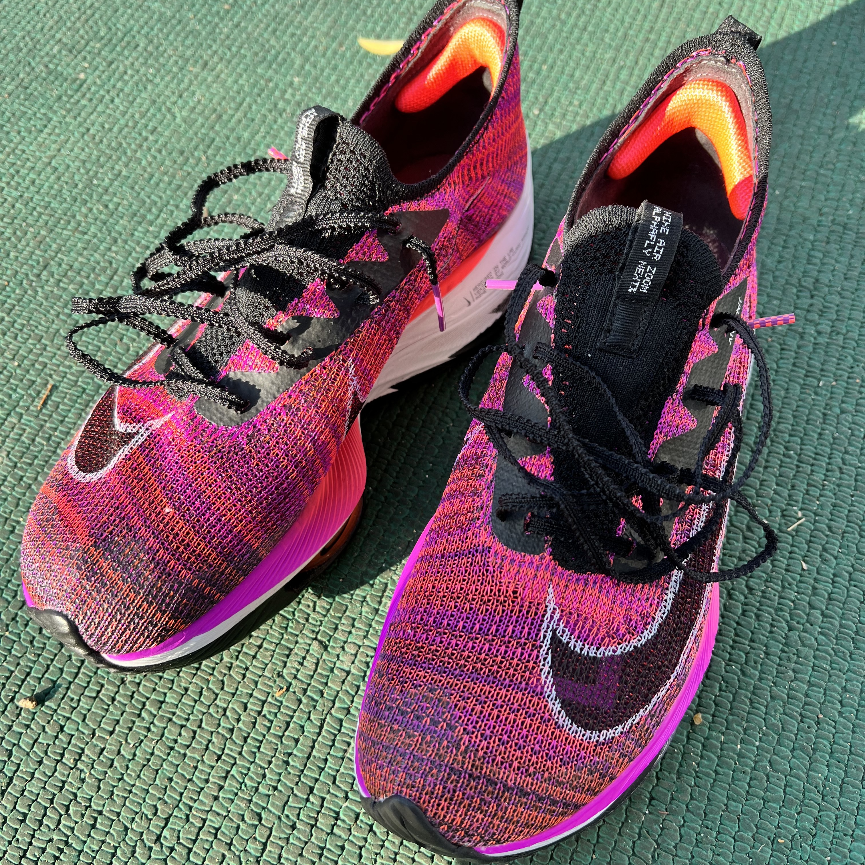 Nike Air Zoom Alphafly Next% Hyper Violet 착용 스타일 - 2