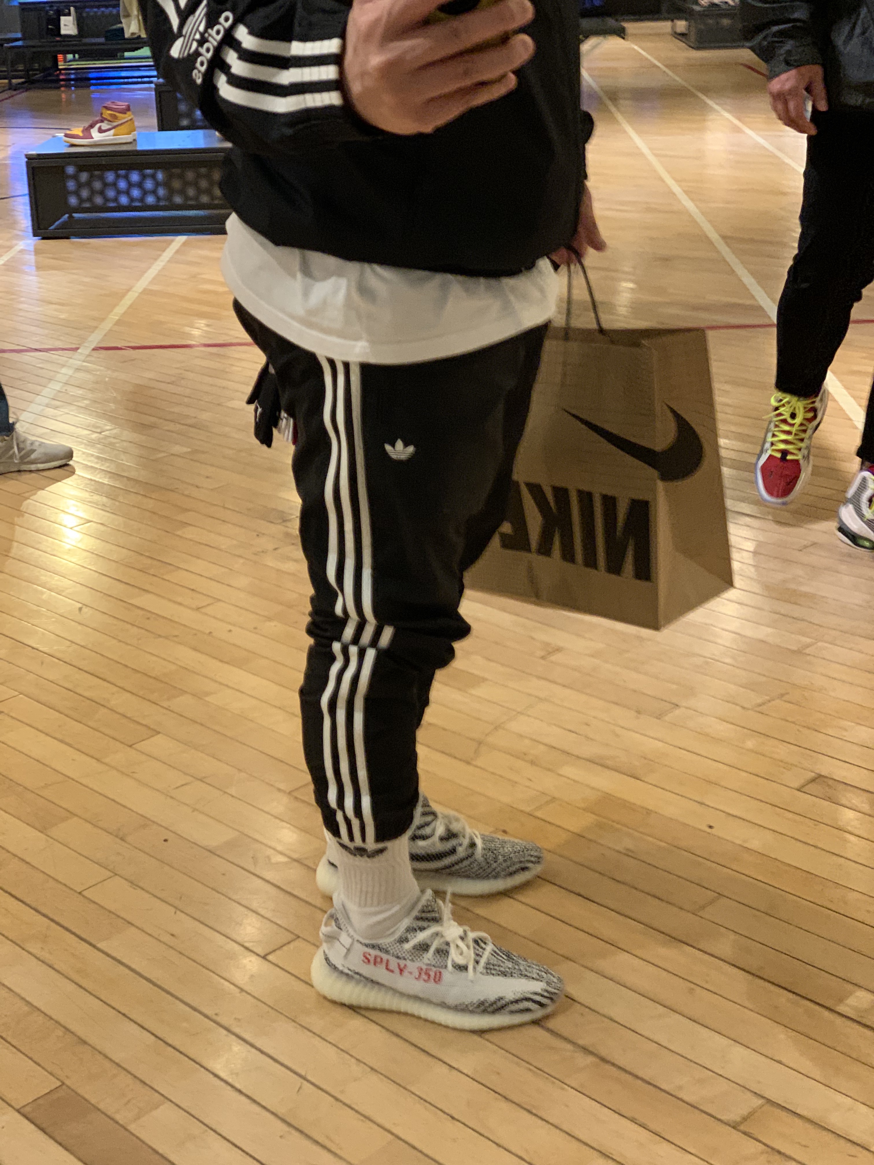 Adidas Yeezy Boost 350 V2 Zebra 2017/2019/2020 착용 스타일