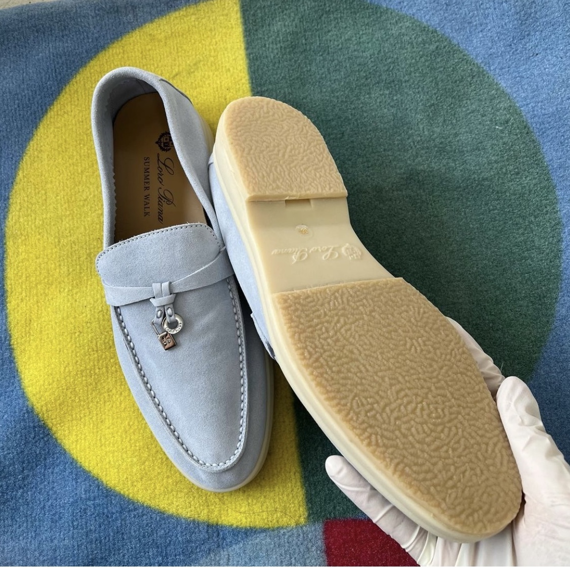 (W) Loro Piana Summer Charms Walk Suede Calfskin Pearl Powder 착용 스타일 - 2