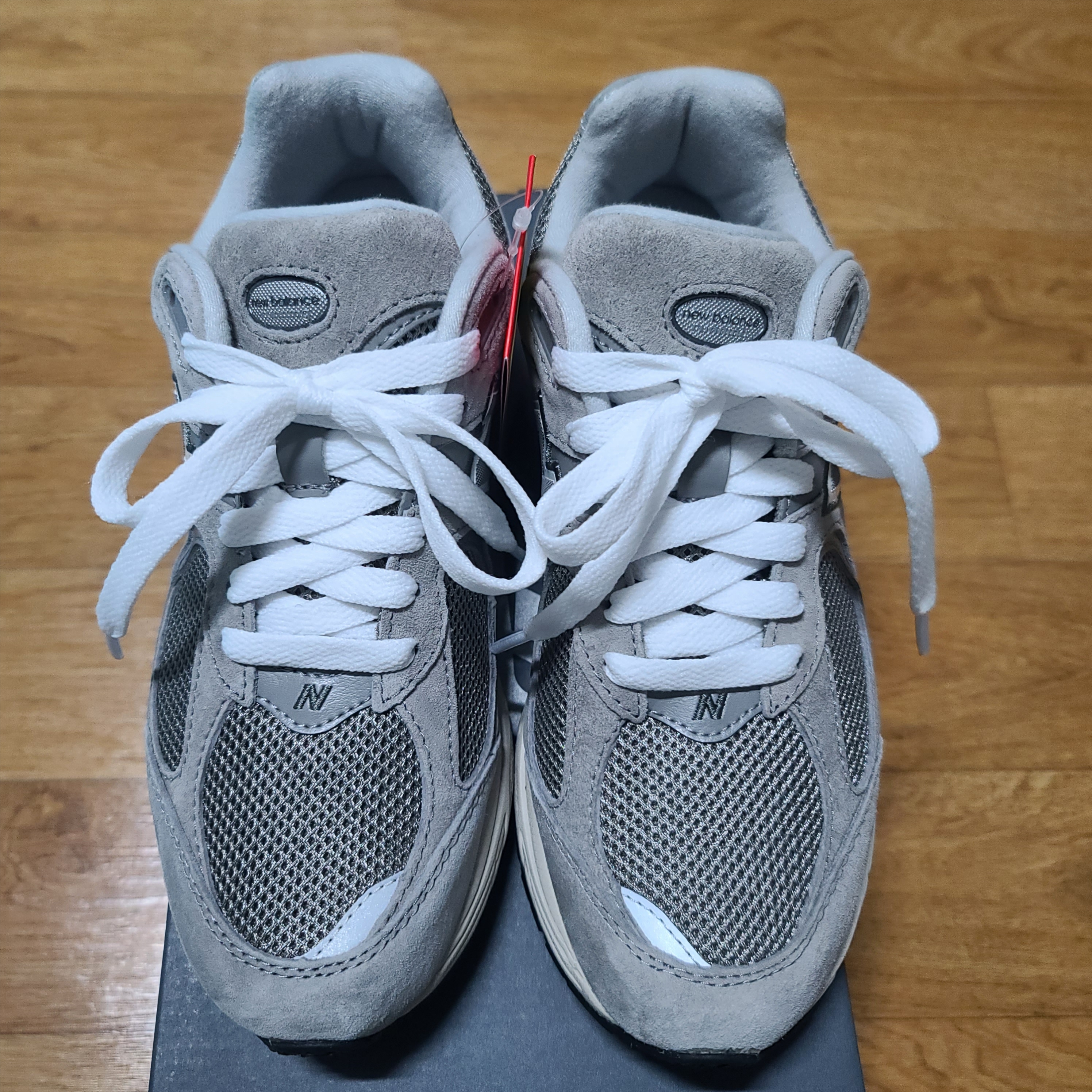 New Balance 2002R Grey 착용 스타일 - 2