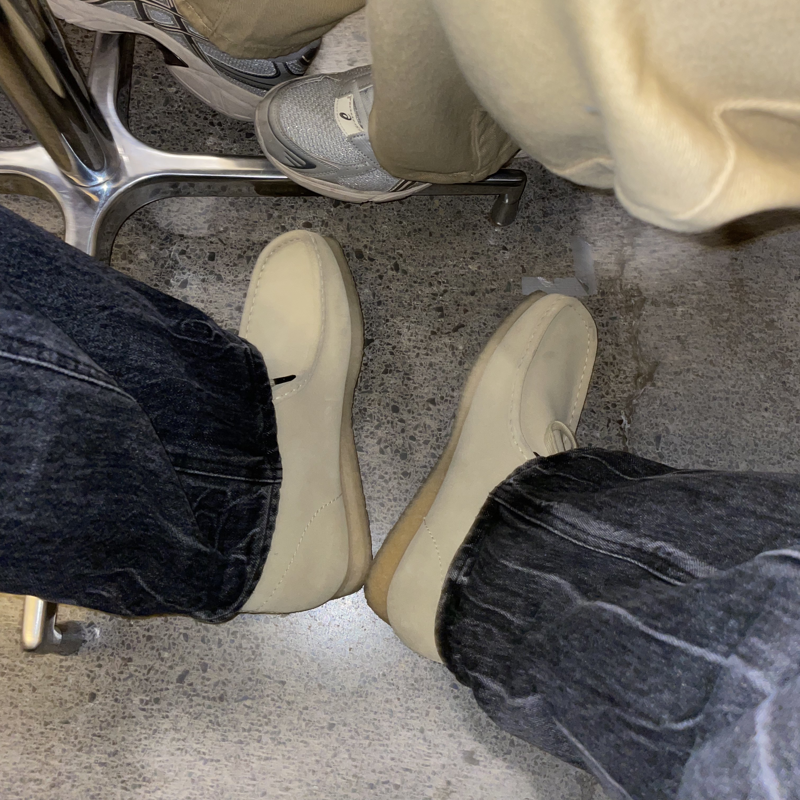 Yeezy Gap Hoodie Black, Asics x I4P Gel-1130 Glacier Grey Mink 착용 스타일 - 2