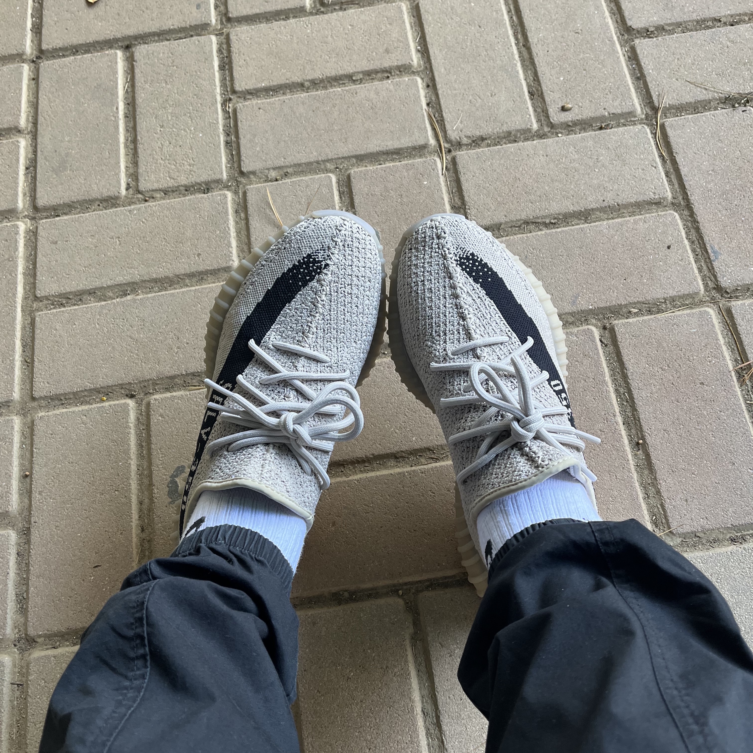 Adidas Yeezy Boost 350 V2 Slate Core Black 2022/2023 착용 스타일