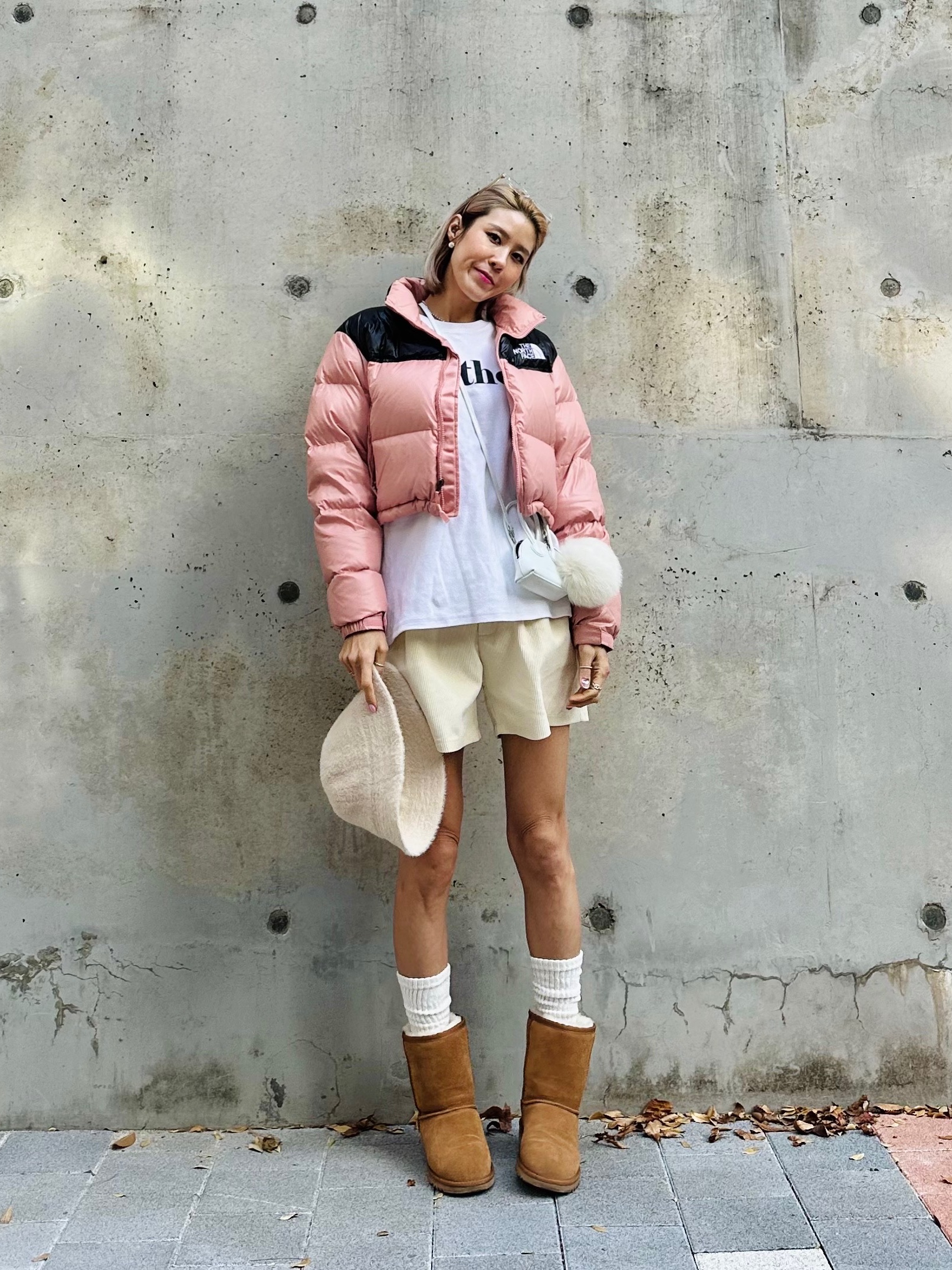 (W) The North Face Nuptse Short Jacket Rose Tan 착용 스타일 - 1