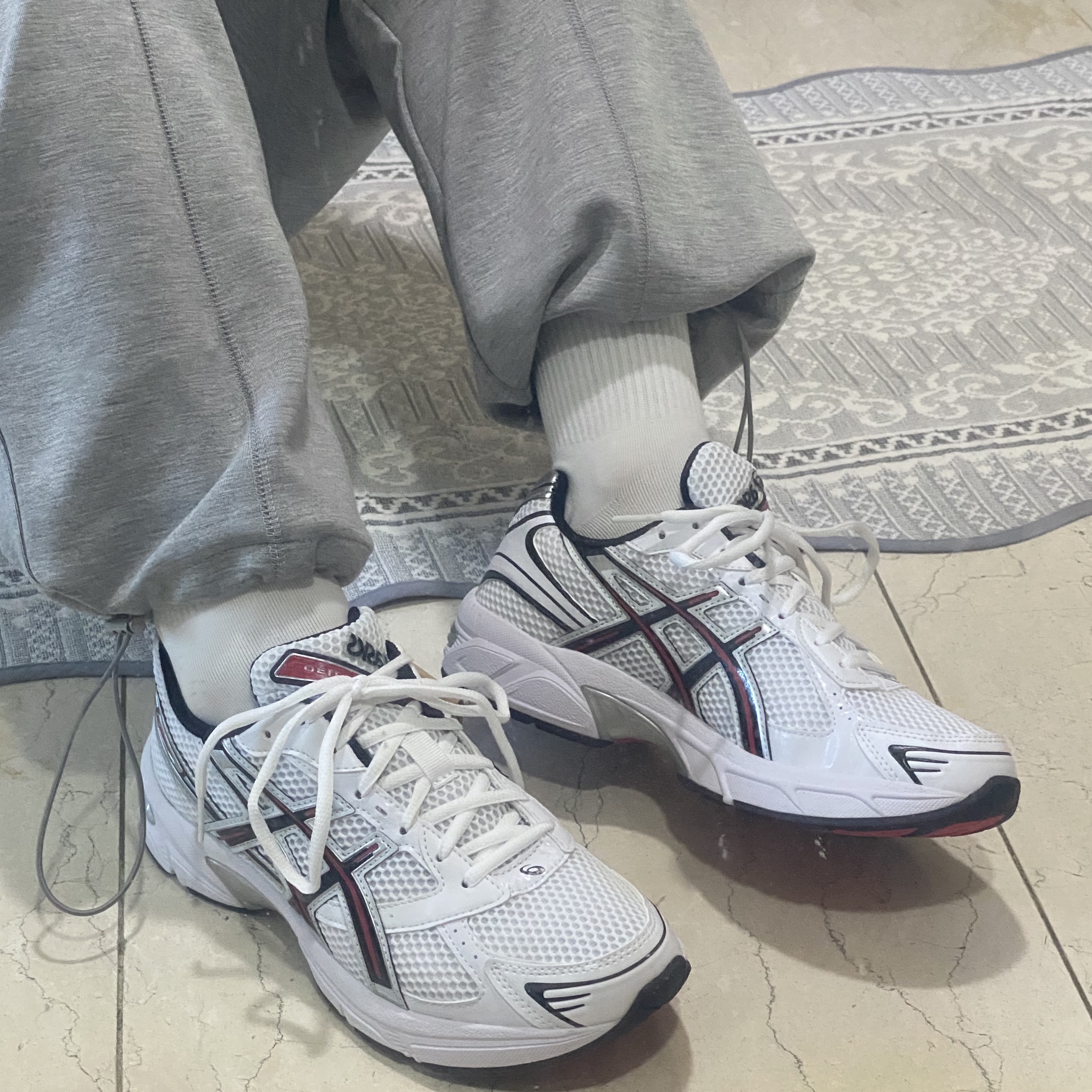 Asics Gel-1130 White Electric Red 착용 스타일 - 5