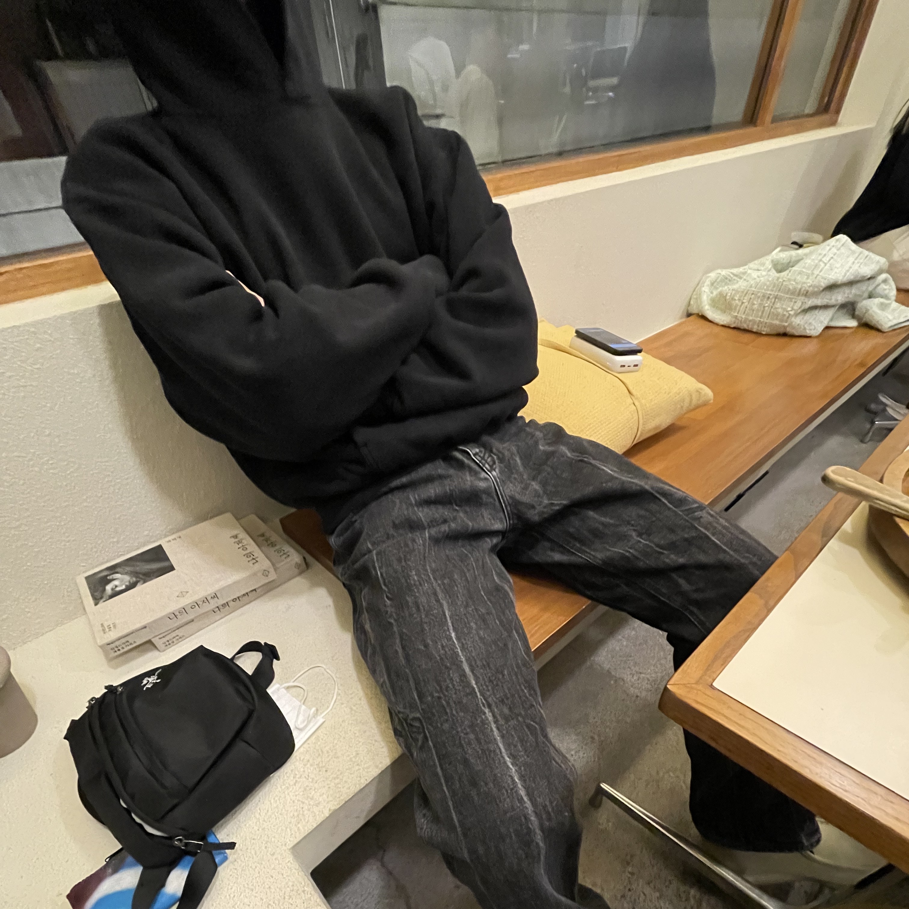 Yeezy Gap Hoodie Black, Asics x I4P Gel-1130 Glacier Grey Mink 착용 스타일 - 1