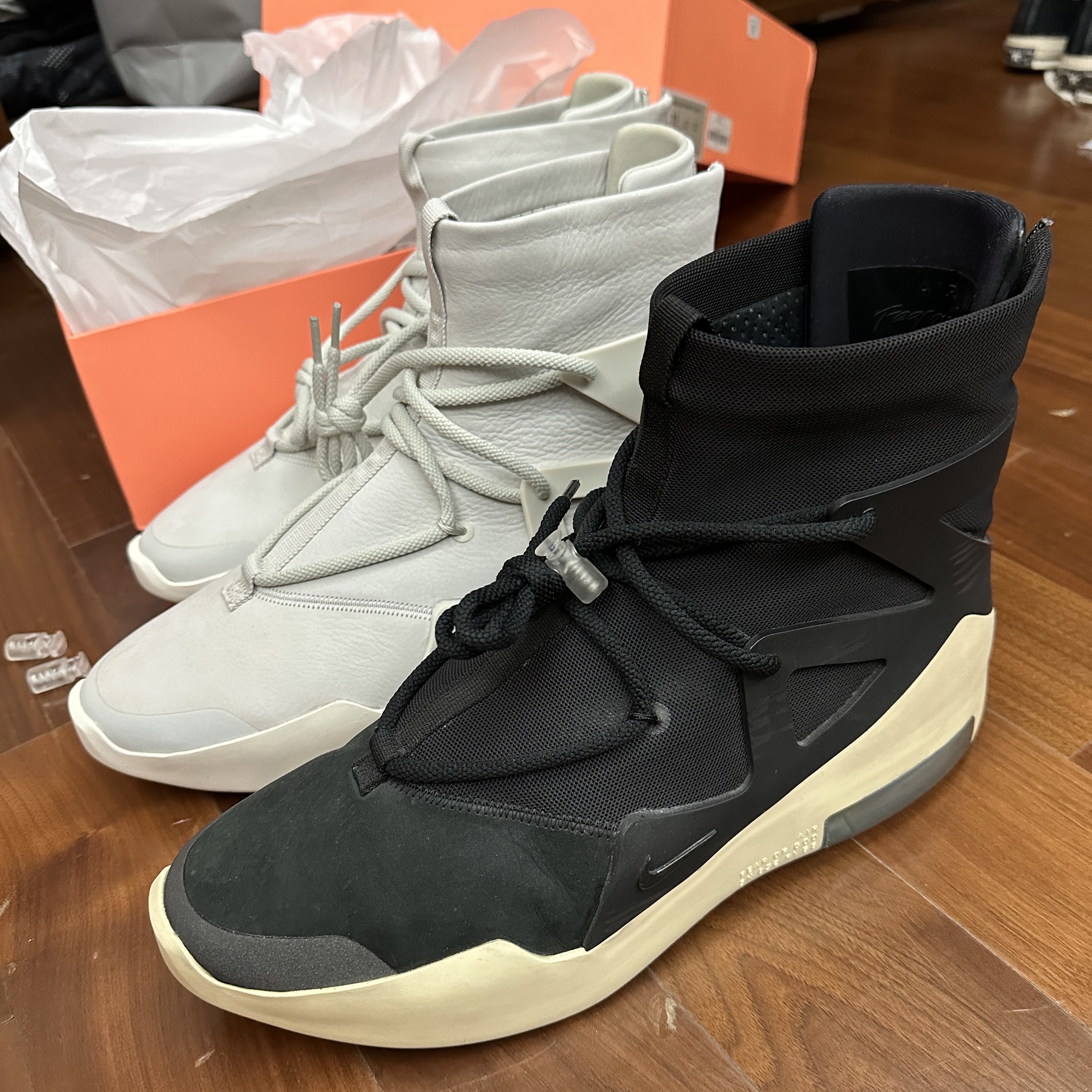 NIke x Fear of God Air Fear of God 1 Black, Nike x Fear of God Air Fear of God 1 Light Bone 착용 스타일 - 1