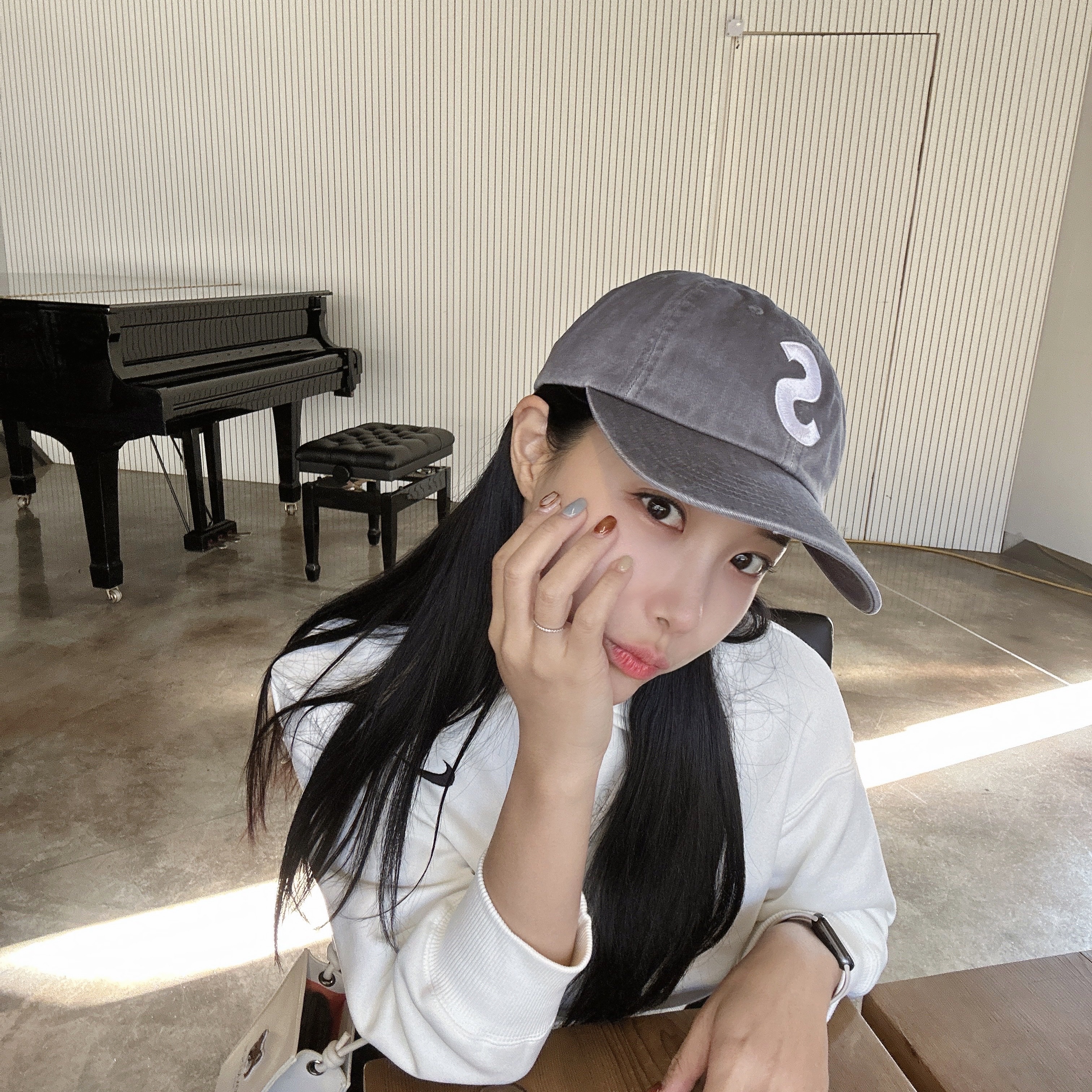 Maison Kitsune x Laneige Crossbody Bag, Nike x Peaceminusone Air Force 1 Low Para-Noise 2.0 착용 스타일 - 3