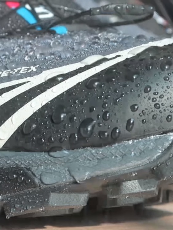 Salomon XT-6 Gore-Tex Black Ebony, Arc'teryx Zeta SL Jacket Black 착용 스타일 - 1
