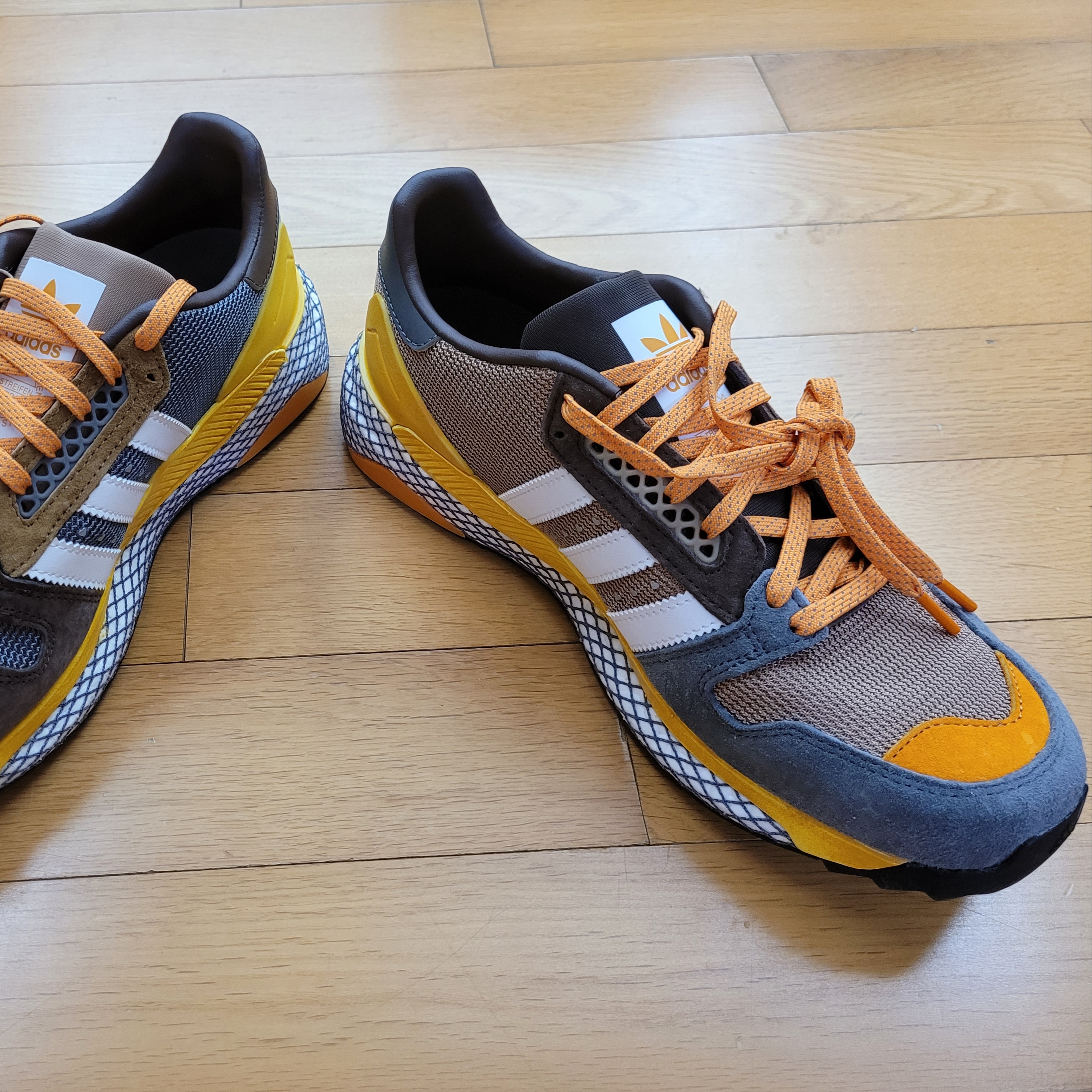 Adidas x Human Made Questar Cardboard 착용 스타일 - 2