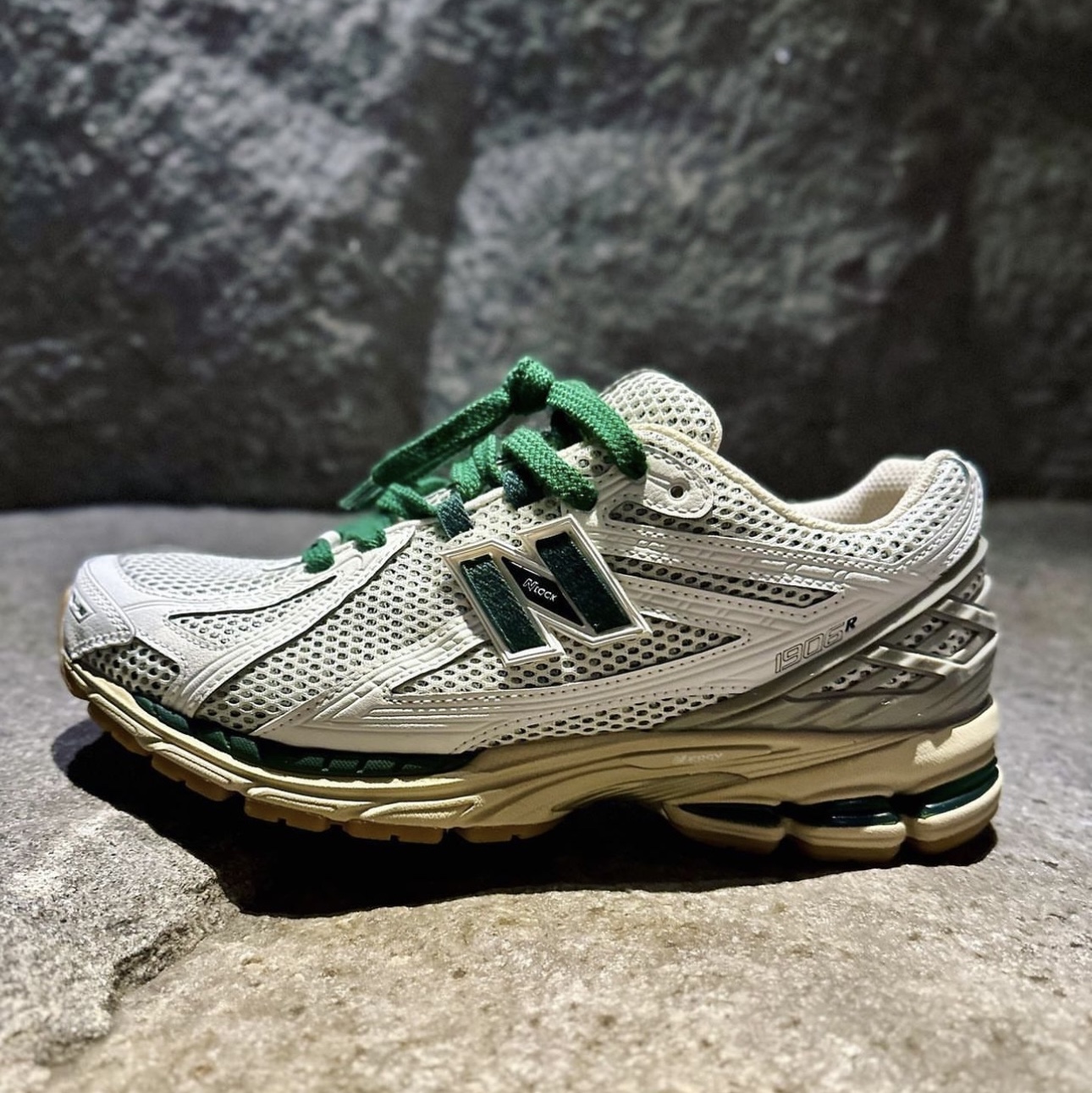 New Balance 1906R Silver Green 착용 스타일