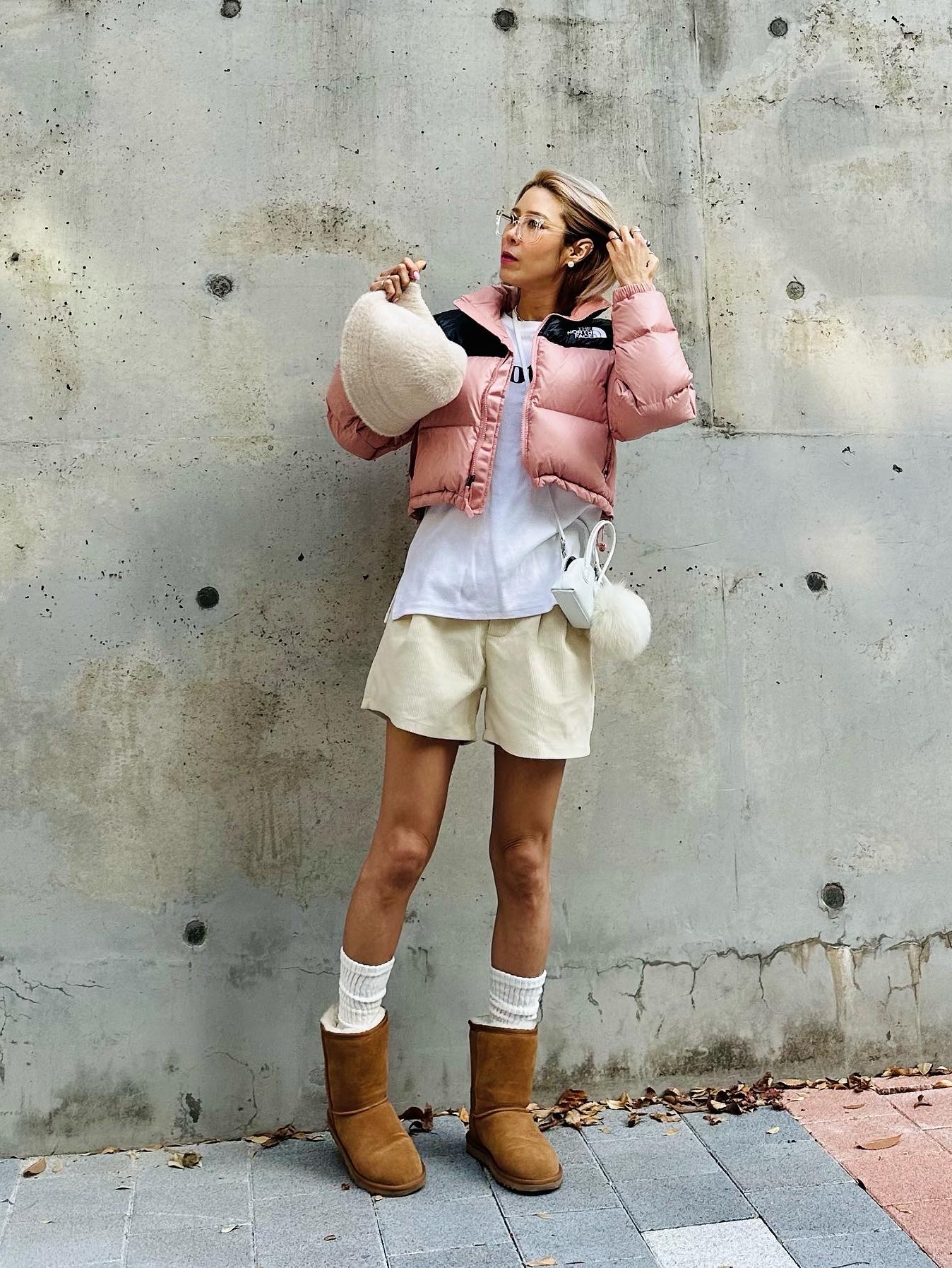 (W) The North Face Nuptse Short Jacket Rose Tan 착용 스타일 - 3