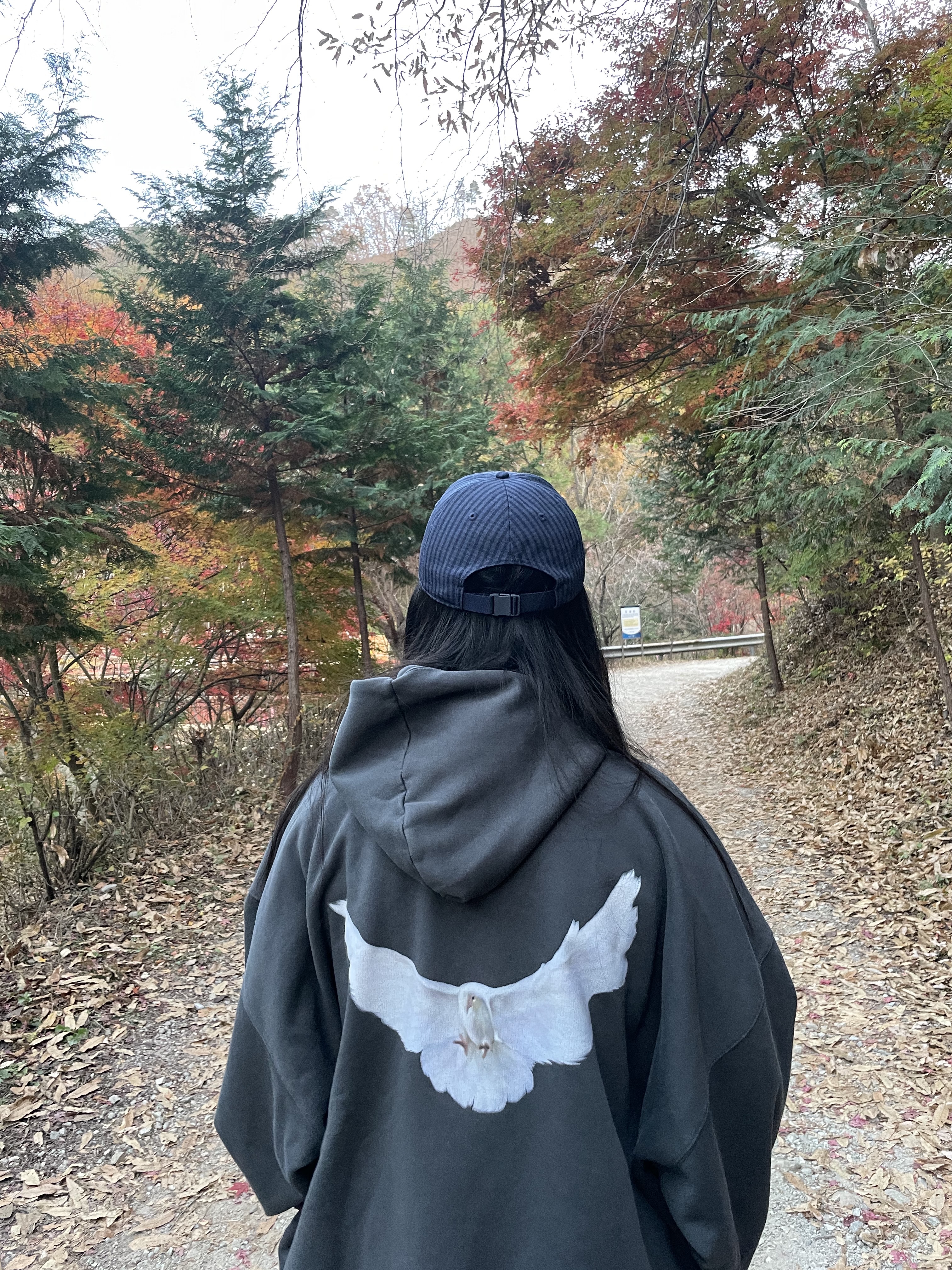 Yeezy Gap Engineered By Balenciaga Dove Hoodie Black 착용 스타일 - 3