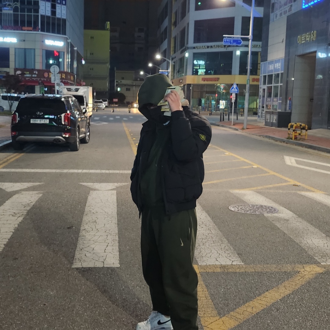 Stone Island 40223 Garment Dyed Crinkle Reps Down Jacket Black - 21FW, Nike x Billie Eilish NRG Fleece Pants Sequoia - Asia 착용 스타일 - 1