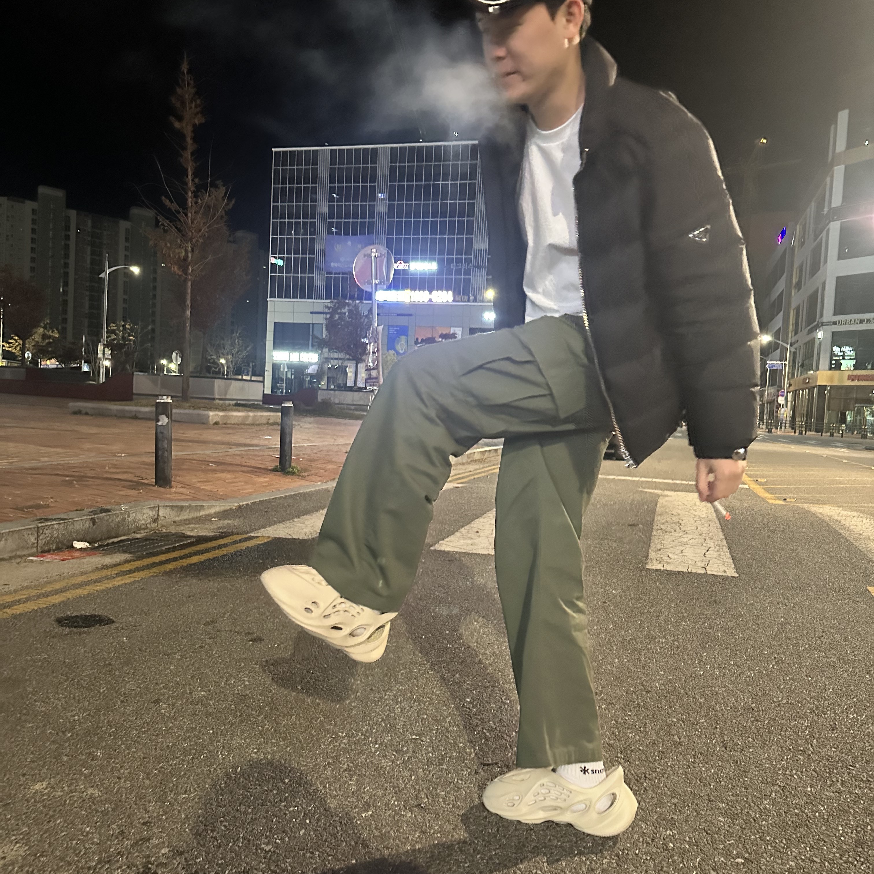 Stone Island 40223 Garment Dyed Crinkle Reps Down Jacket Black - 21FW, Nike x Billie Eilish NRG Fleece Pants Sequoia - Asia 착용 스타일 - 2