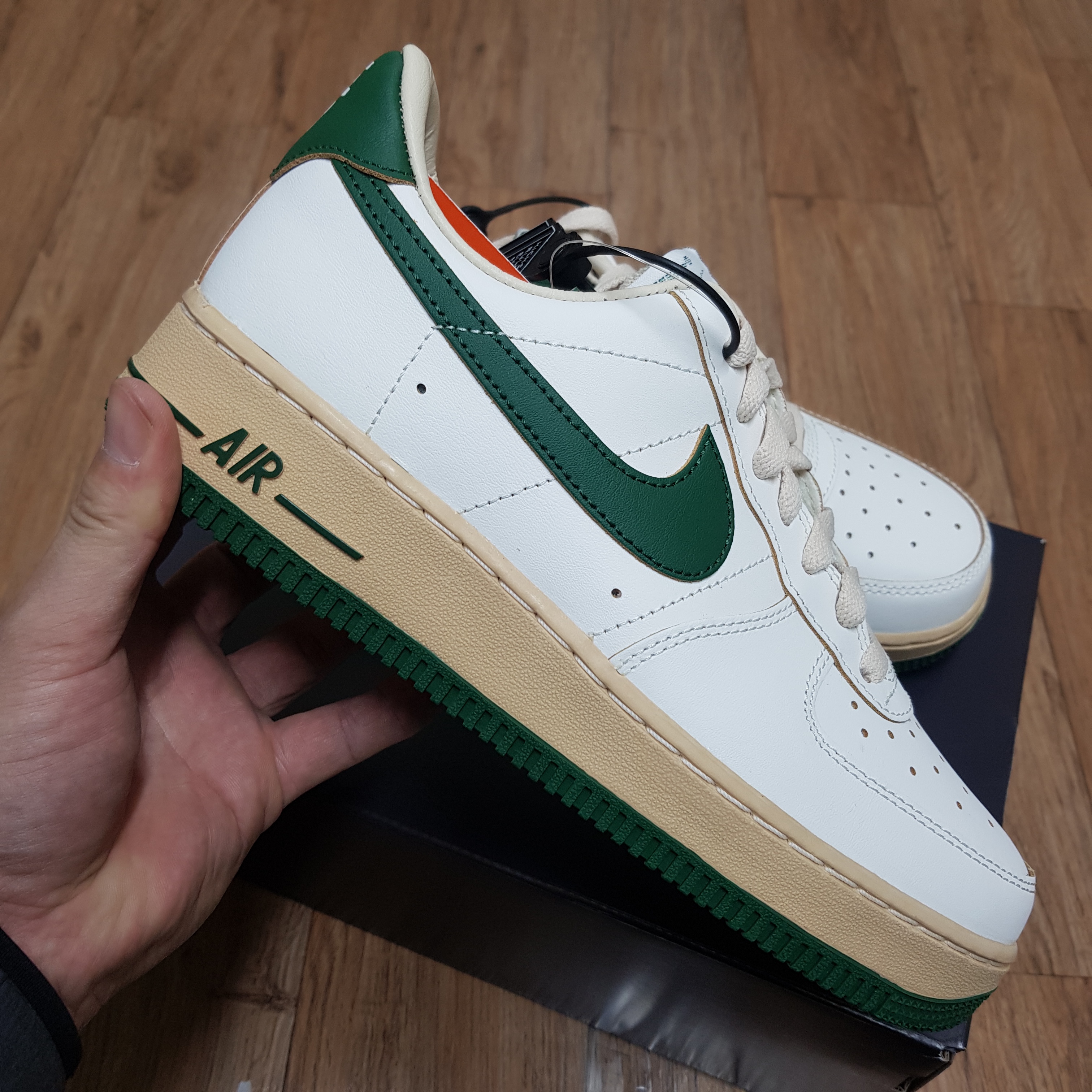 (W) Nike Air Force 1 Low Gorge Green, Nike x Supreme Air Force 1 Low White 착용 스타일 - 1