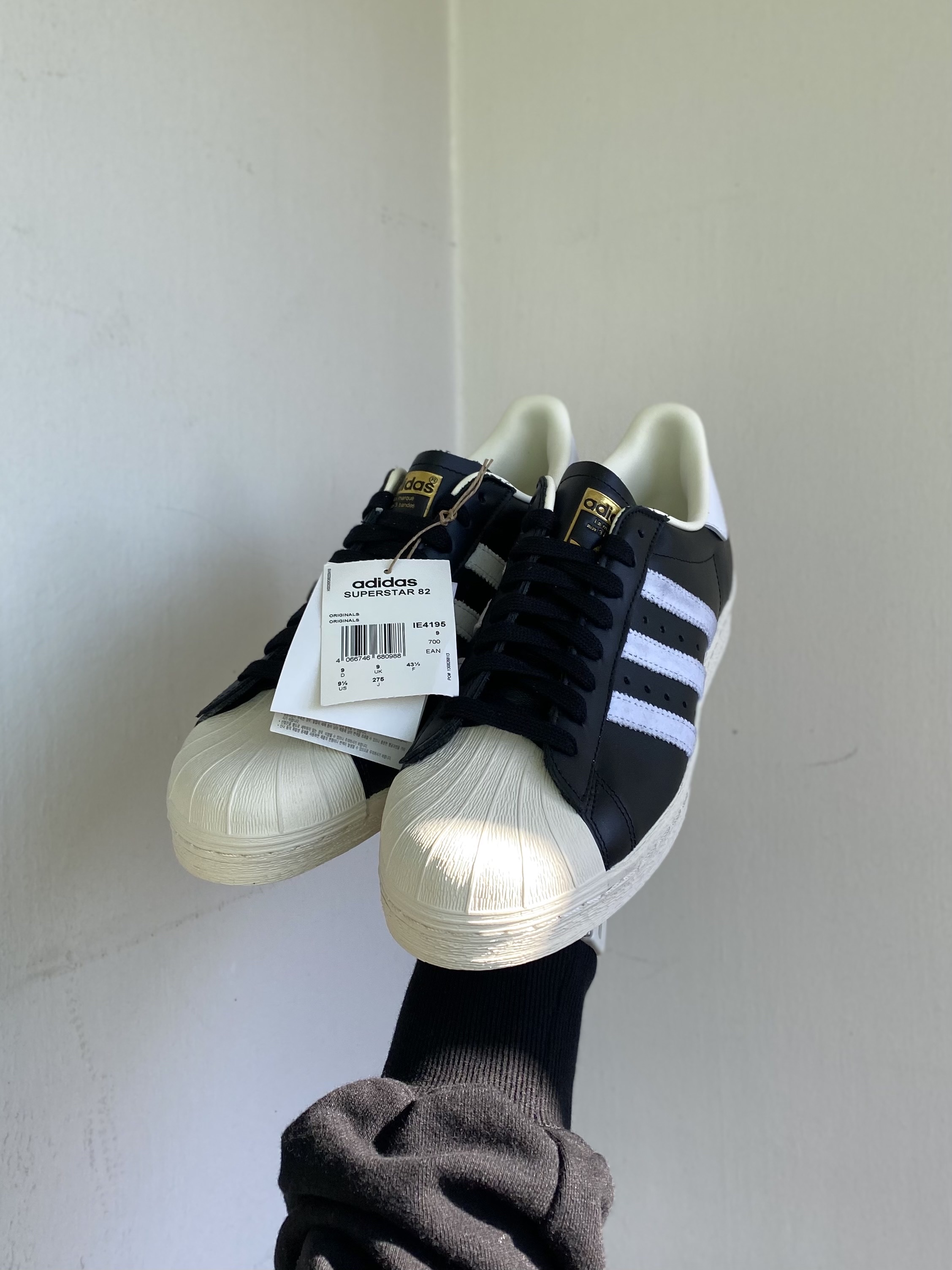 Adidas Superstar 82 FI Core Black 착용 스타일 - 1