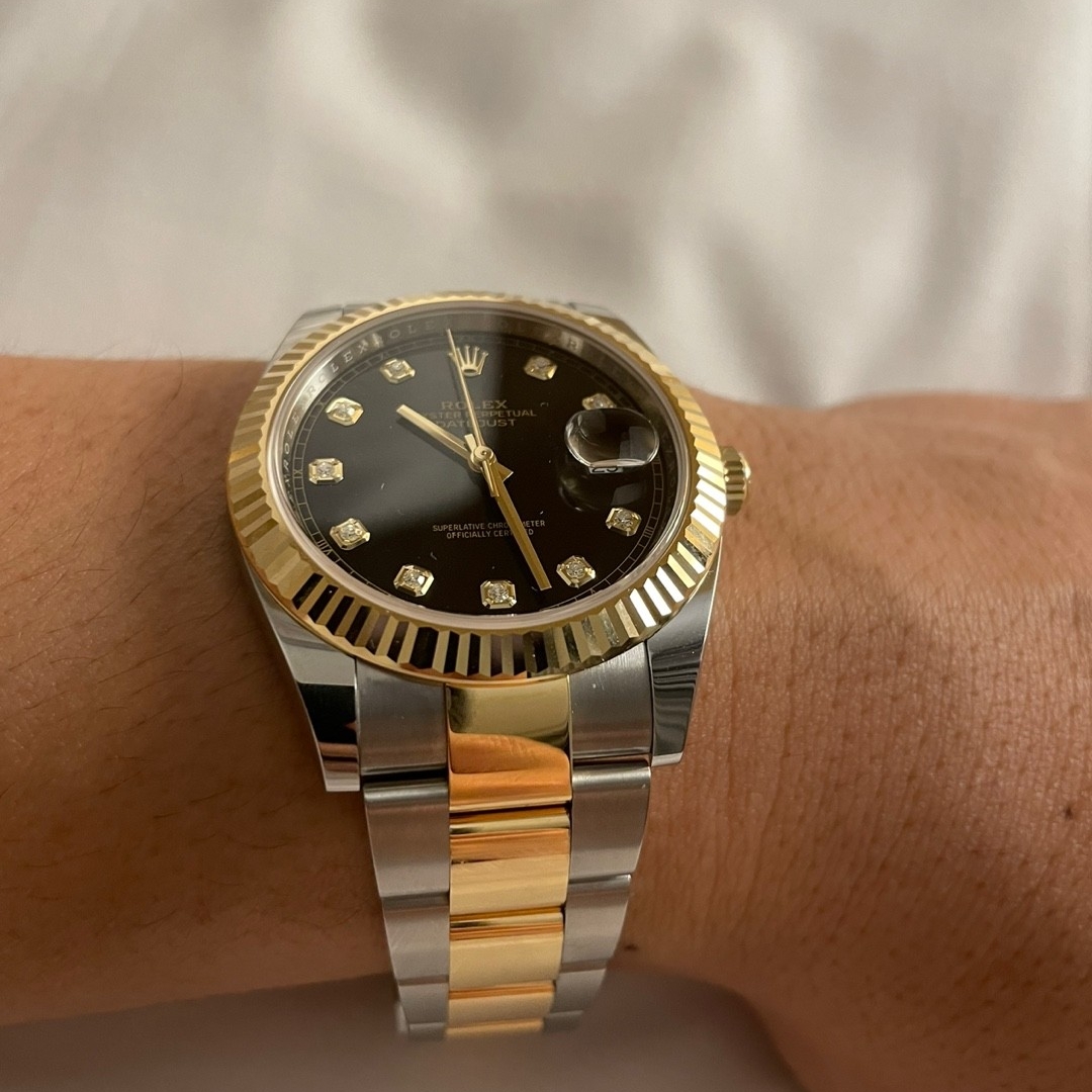 Rolex Datejust 41mm 126333 Bright Black Diamond-Set Oyster 착용 스타일 - 2