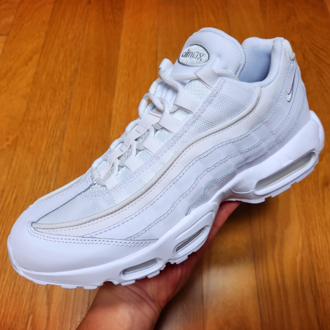 Nike Air Max 95 Essential Triple White 착용 스타일 - 2