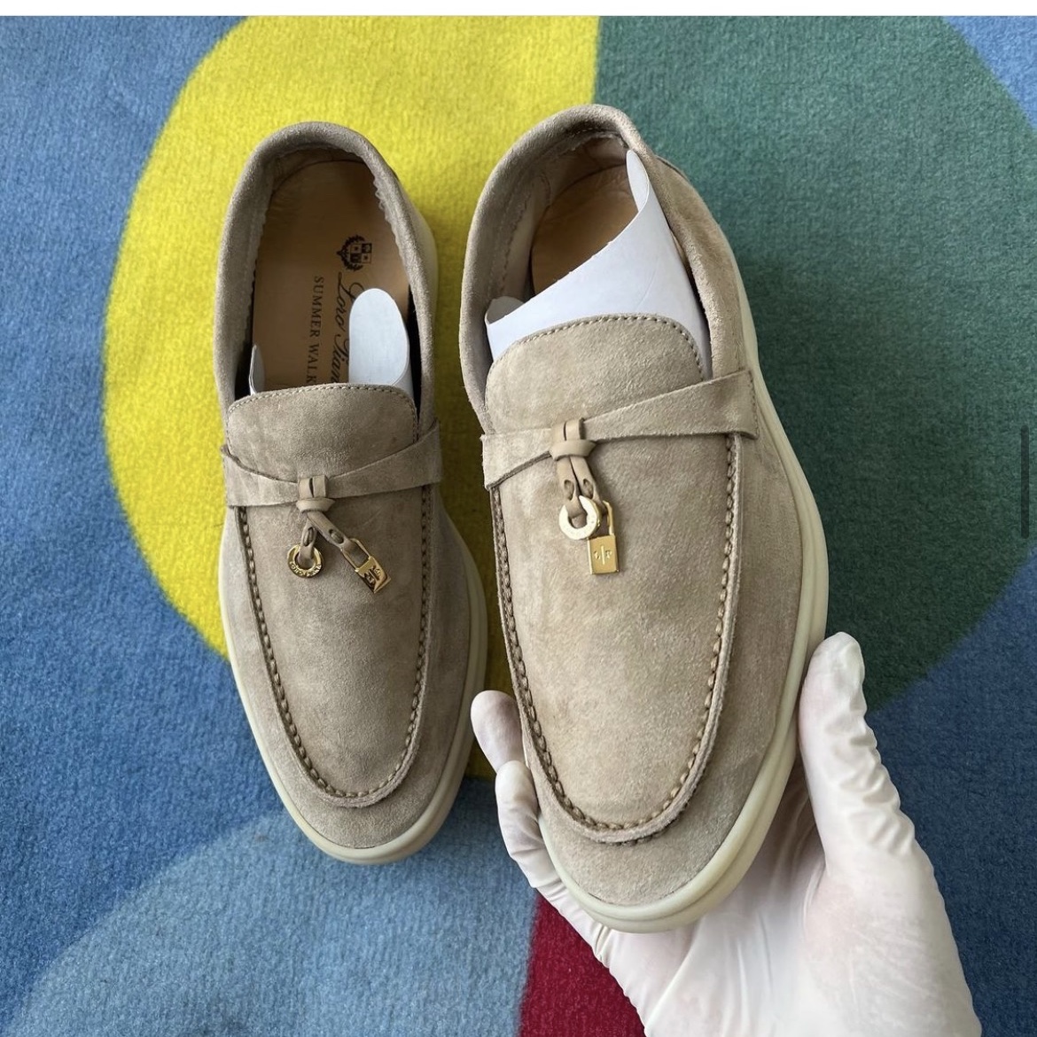 (W) Loro Piana Summer Charms Walk Suede Calfskin Pearl Powder 착용 스타일 - 5