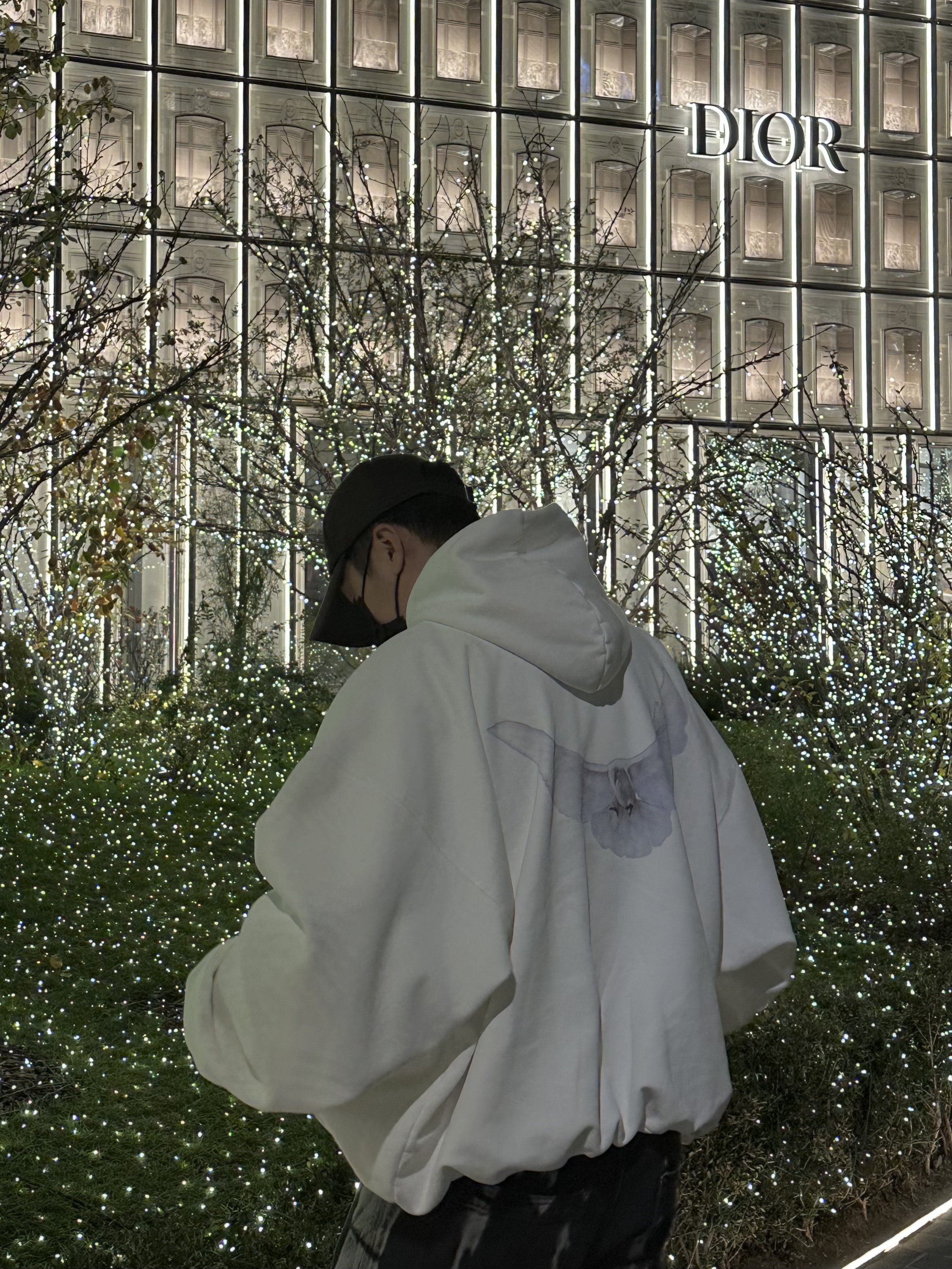 Yeezy Gap Engineered By Balenciaga Dove Hoodie White 착용 스타일