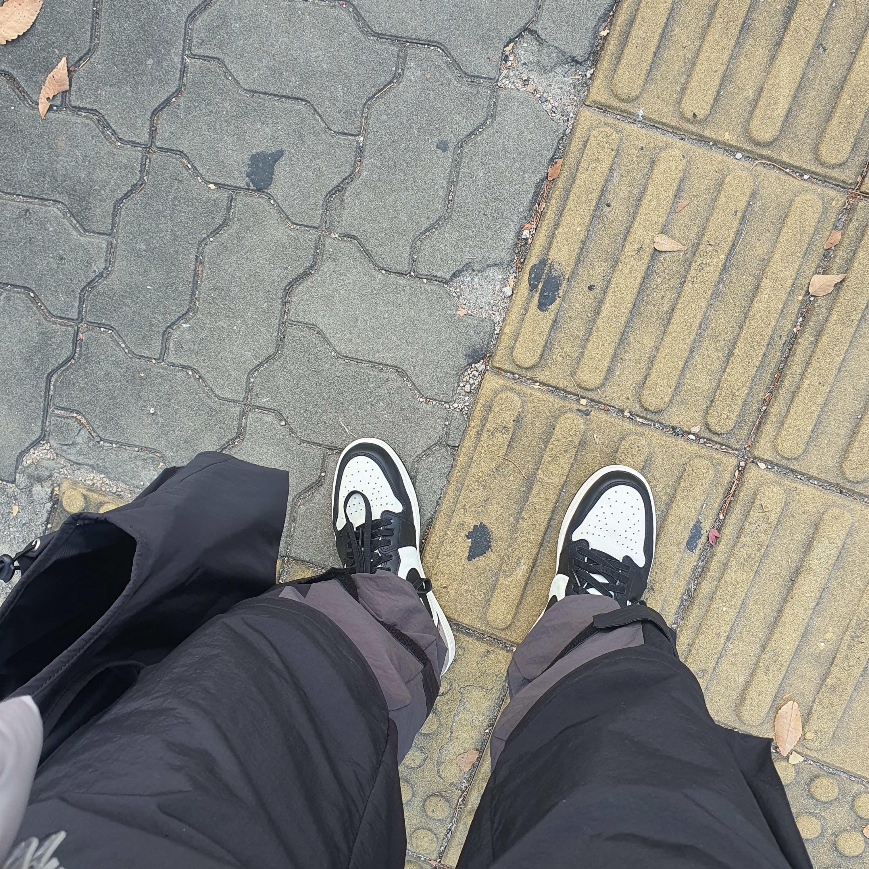 Jordan 1 Retro High OG Black Mocha 착용 스타일