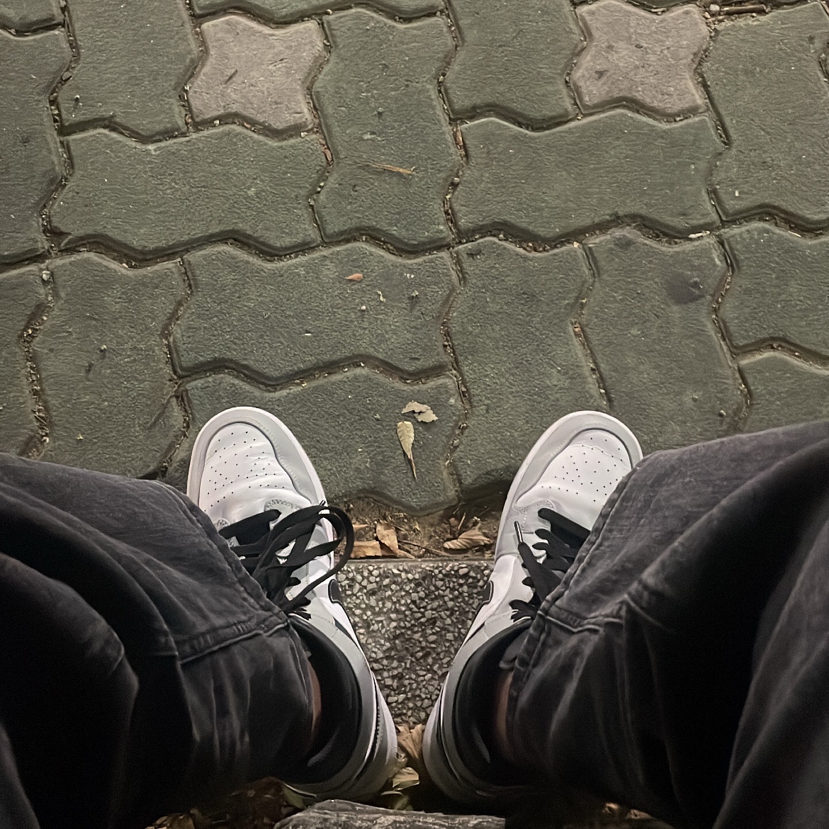 Jordan 1 Mid Light Smoke Grey Anthracite 착용 스타일