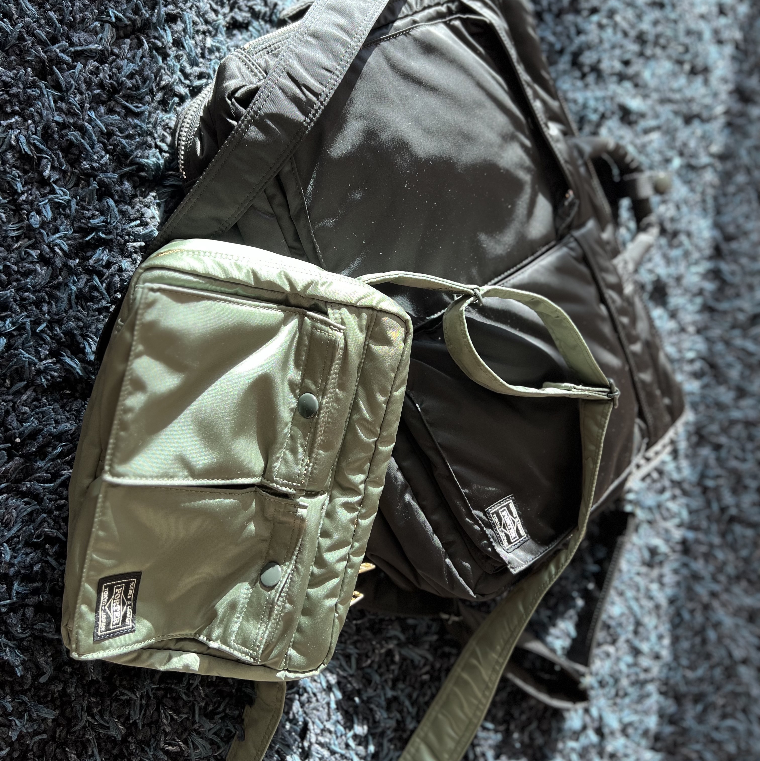 Porter Tanker Shoulder Bag S Sage Green 착용 스타일