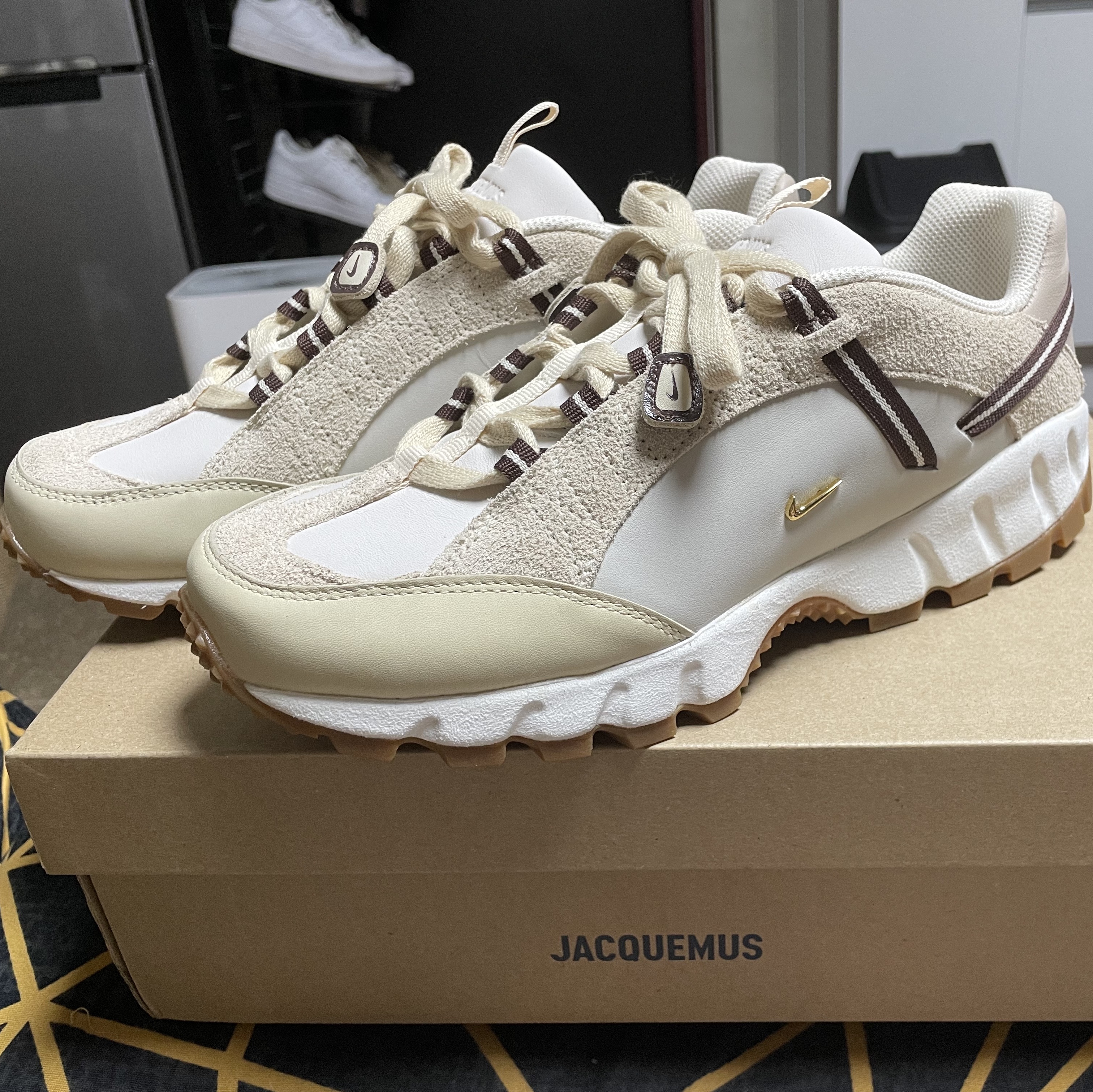 Nike x Jacquemus Air Humara LX Light Bone and Gold 착용 스타일