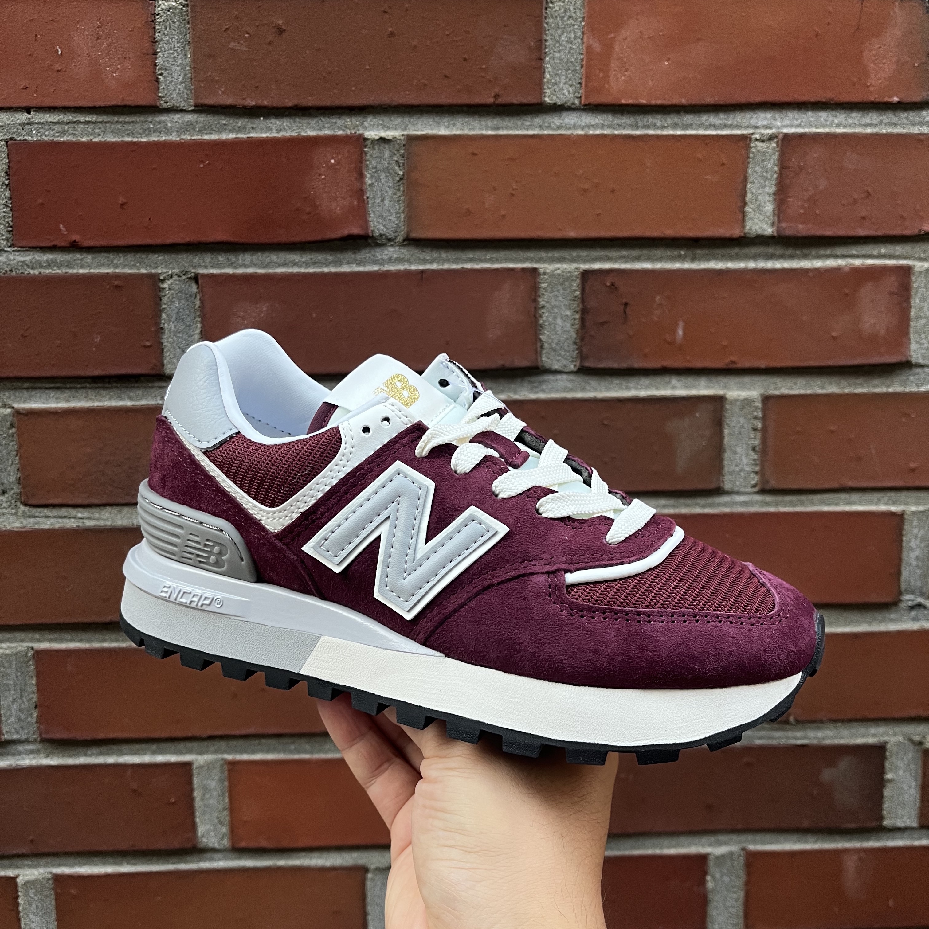 New Balance 574 Legacy Burgundy 착용 스타일