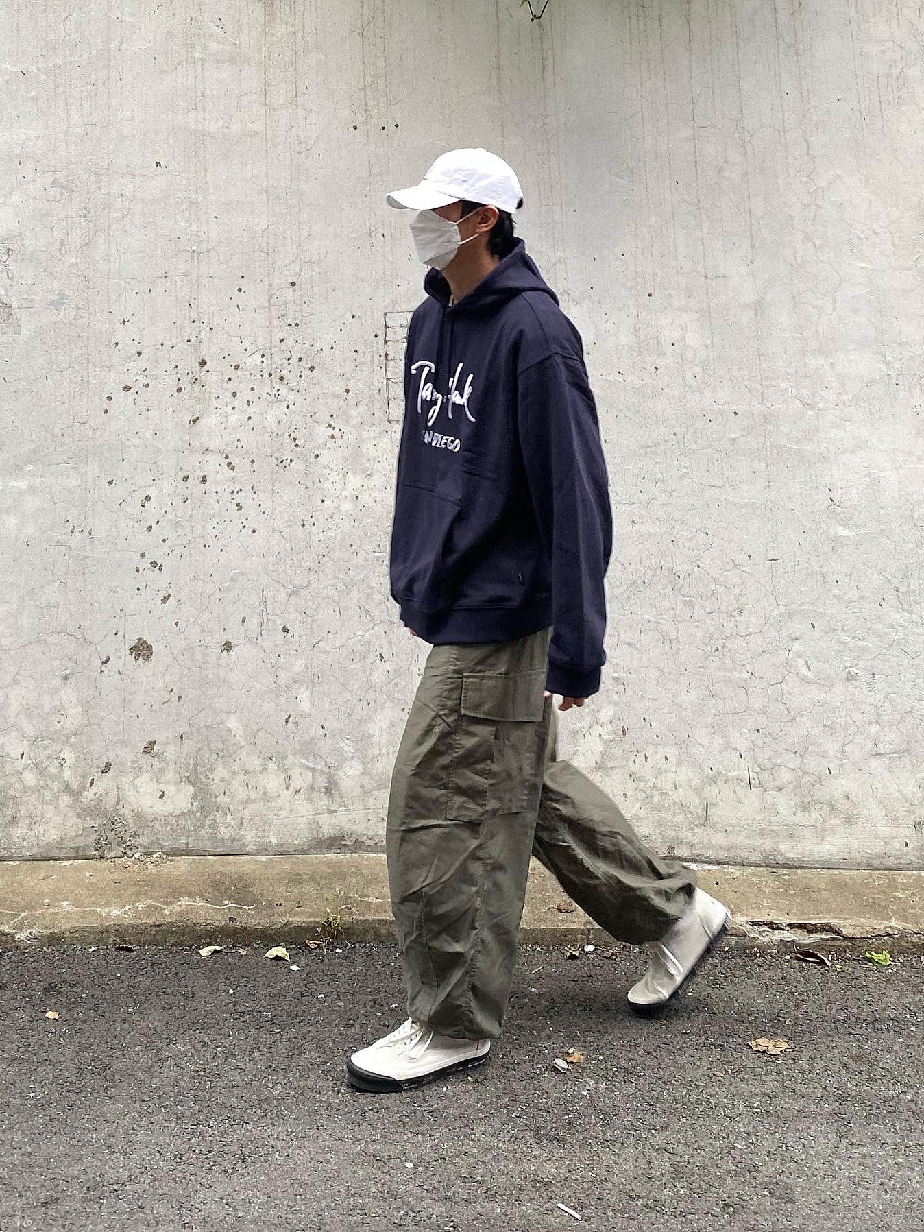 Vans Vault x WTAPS Old Skool LX White Black 착용 스타일 - 1
