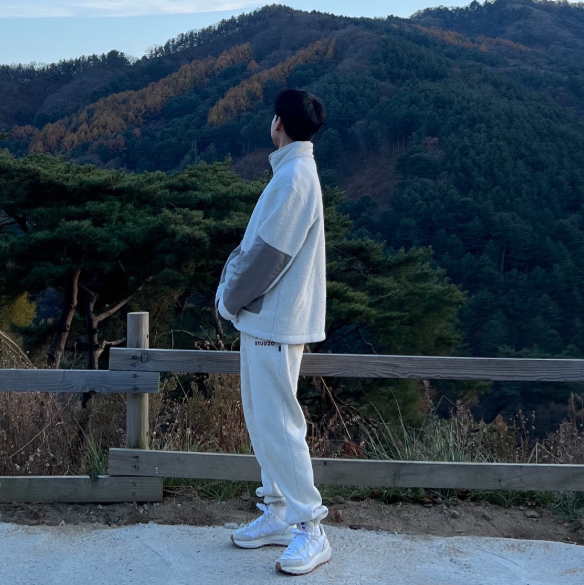 Nike x Sacai VaporWaffle White and Gum, IAB Studio Sweatpants Oatmeal Burgundy - 22SS 착용 스타일