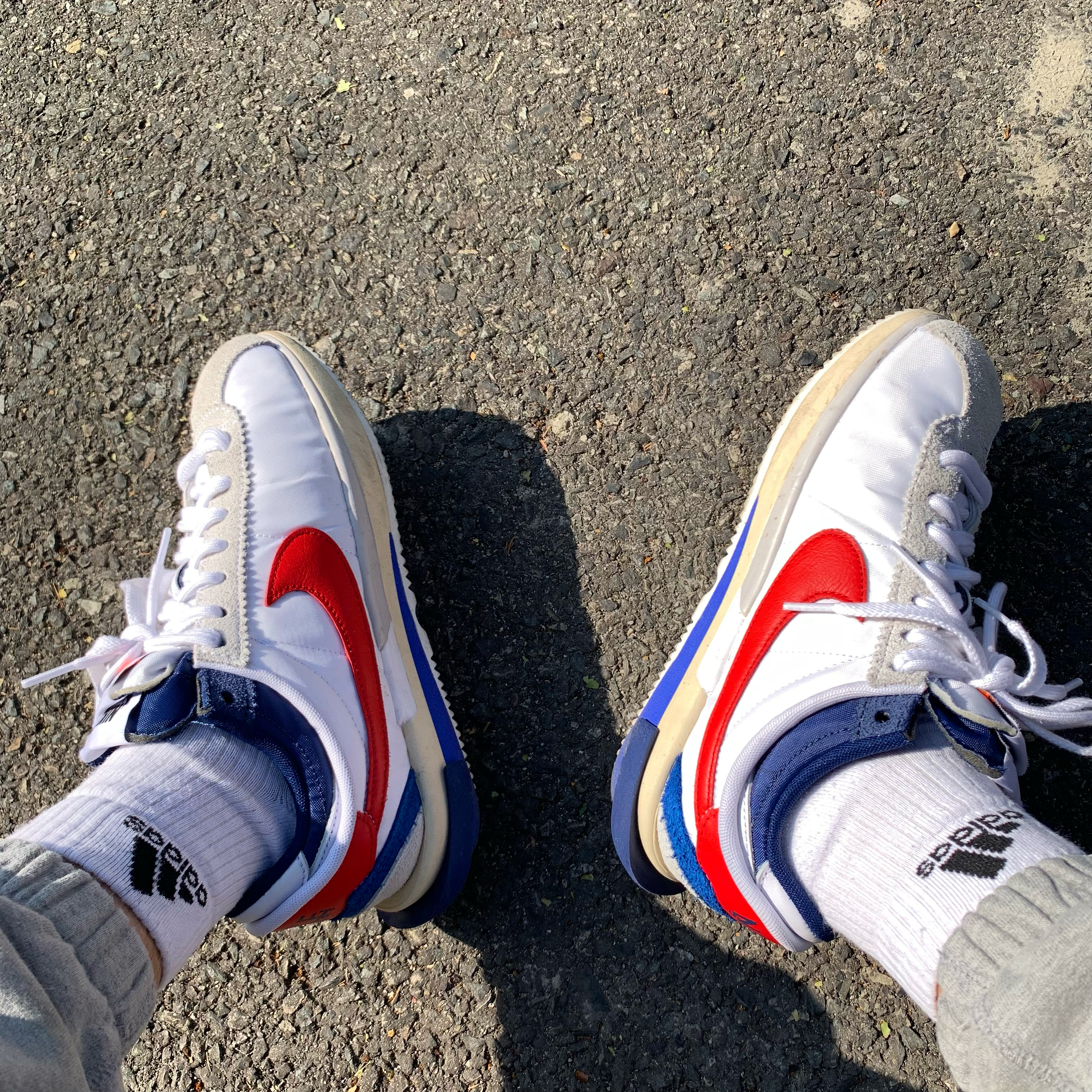 Nike x Sacai Zoom Cortez SP White and University Red 착용 스타일