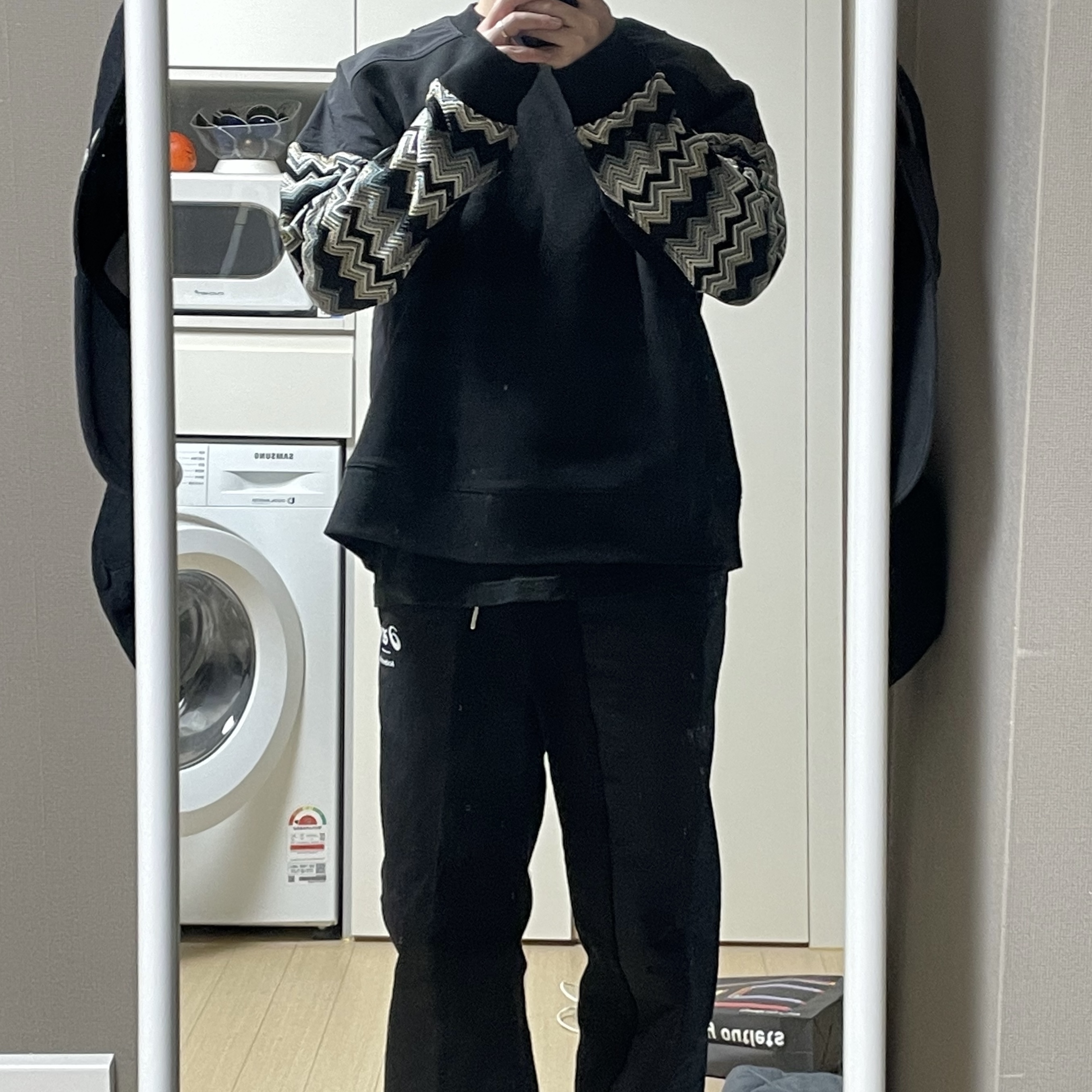 Andersson Bell x Asics Contrast Sweatshirt Black, Andersson Bell x Asics Track Pants Black 착용 스타일