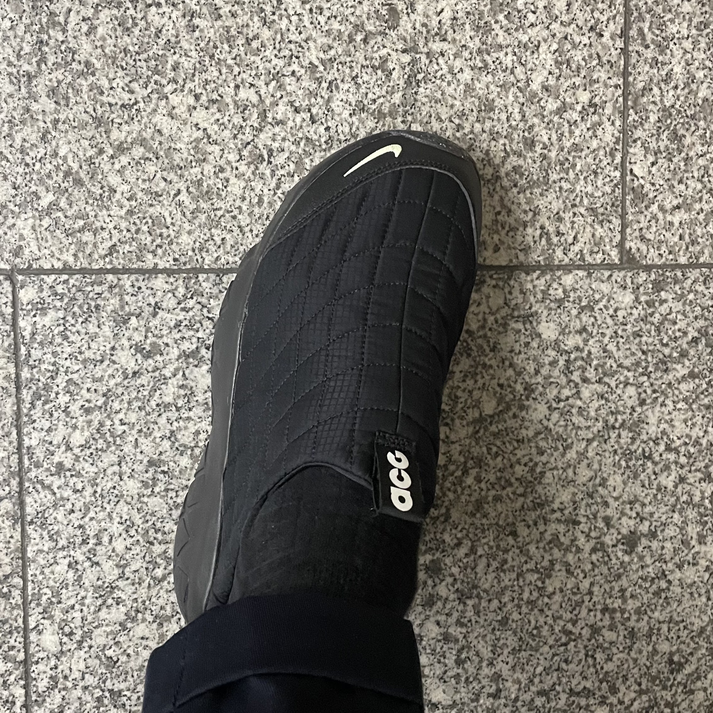 Nike ACG Moc 3.5 Black Glow 착용 스타일 - 2