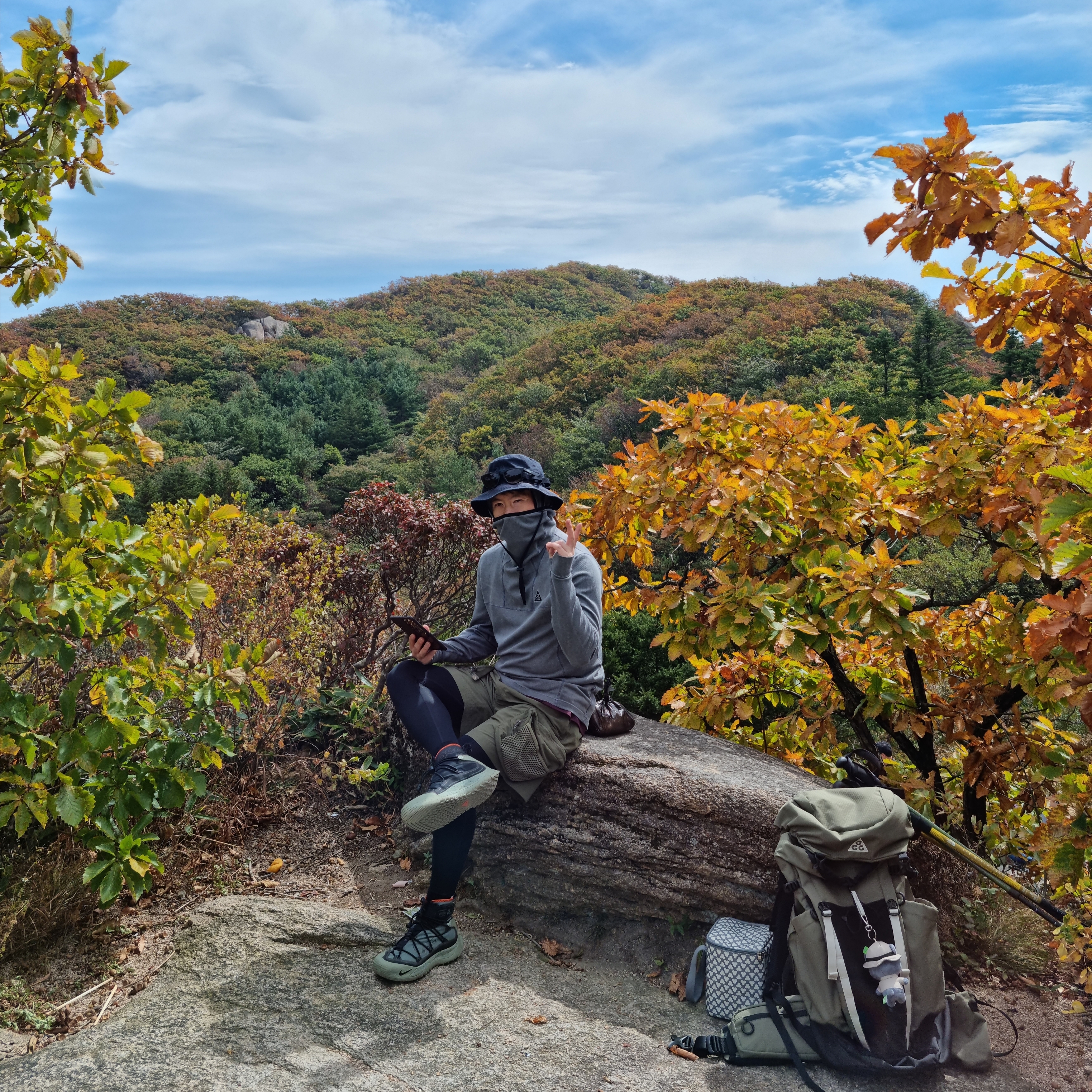 Nike ACG 36 Backpack Medium Olive, Nike ACG Snowgrass Cargo Shorts Medium Olive - Asia 착용 스타일