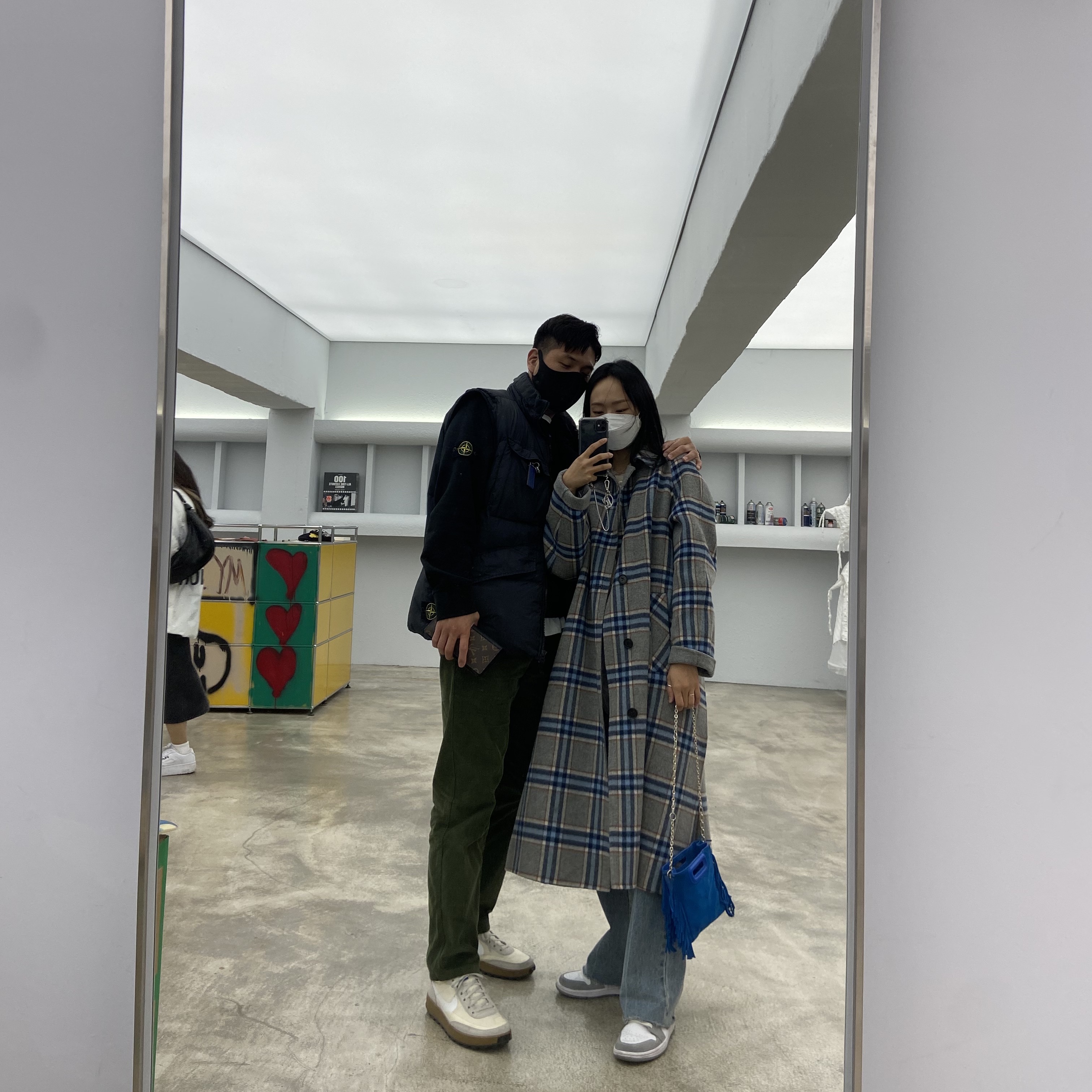 Stone Island 63020 Crewneck Sweatshirt Black - 22FW, Stone Island G0123 Garment Dyed Crinkle Reps Nylon Down Vest Black - 22FW 착용 스타일 - 3