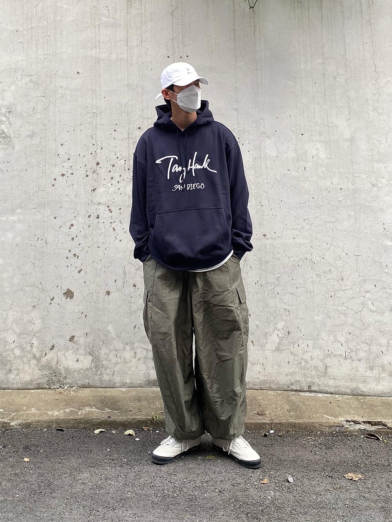 Vans Vault x WTAPS Old Skool LX White Black 착용 스타일 - 2
