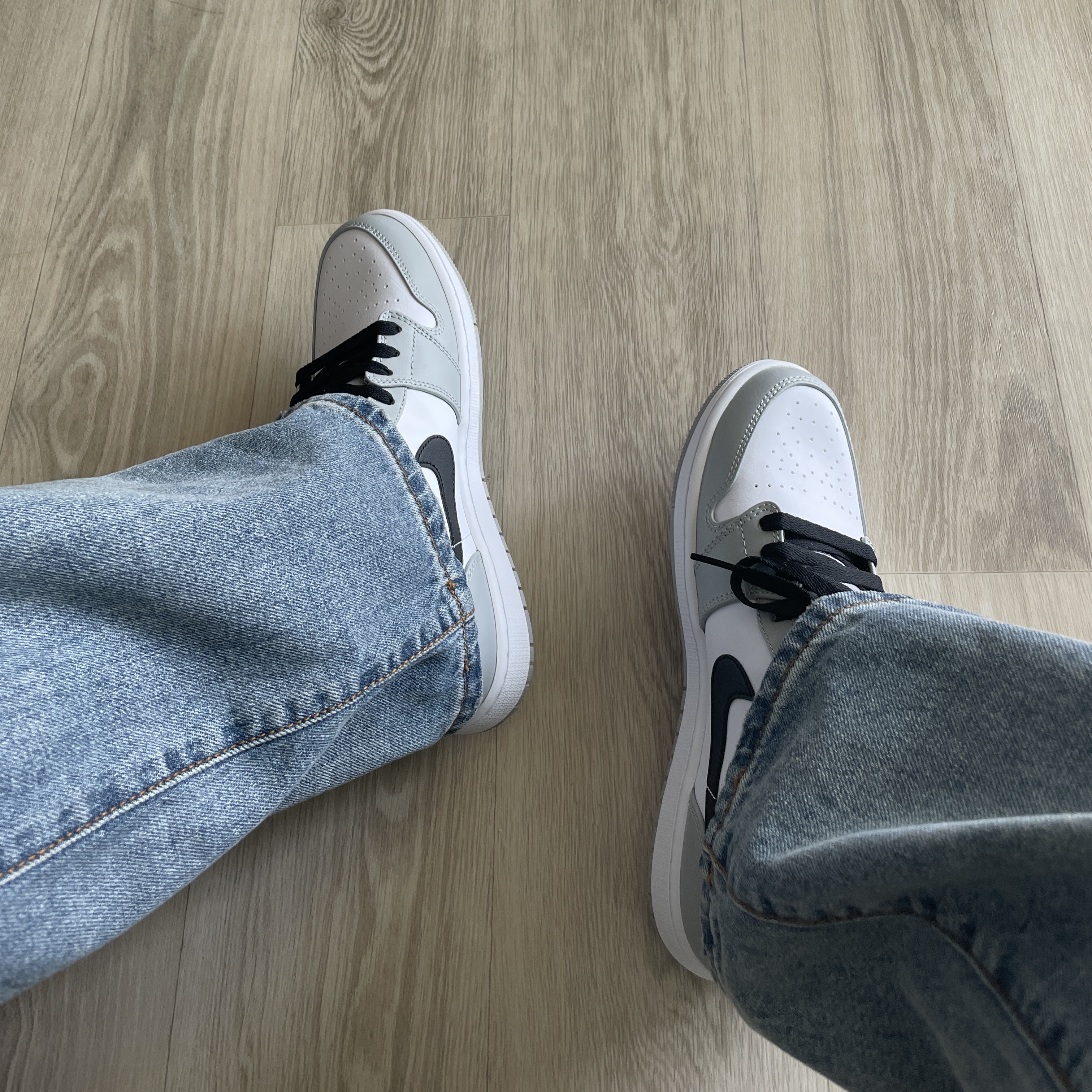 Jordan 1 Mid Light Smoke Grey 착용 스타일