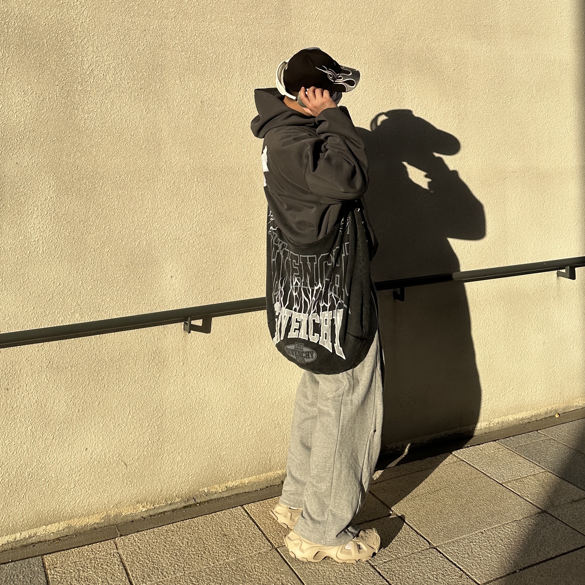 Yeezy Gap Engineered By Balenciaga Dove Hoodie Black, Yeezy Gap Engineered By Balenciaga Flame Cap Black 착용 스타일 - 4