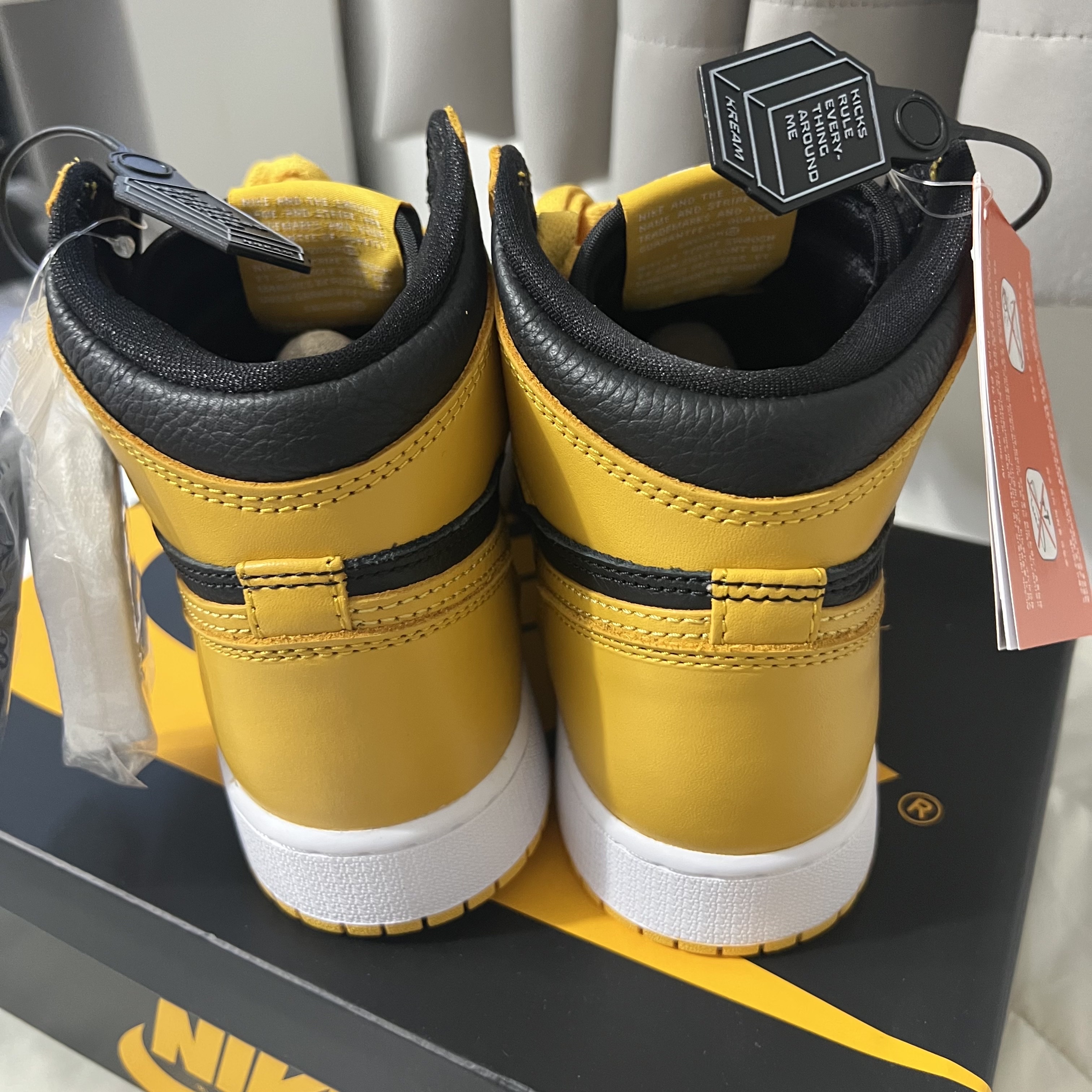 Jordan 1 Retro High OG Pollen, (GS) Jordan 1 Retro High OG Pollen 착용 스타일 - 4