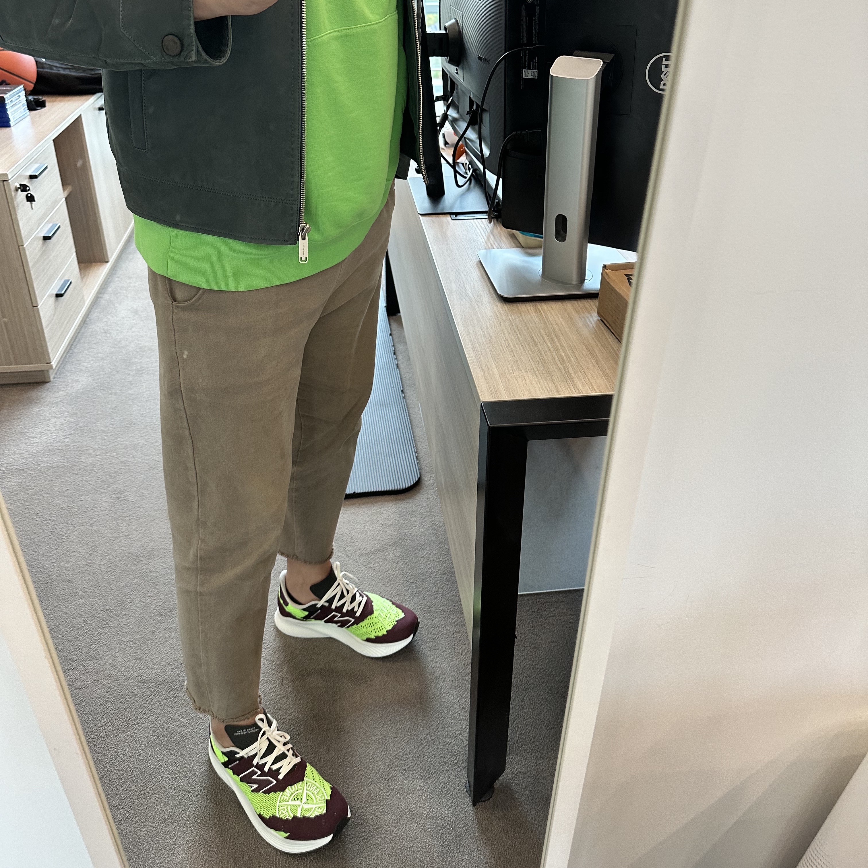 New Balance x Stone Island x Tokyo Design Studio FuelCell RC Elite v2 SI Green 착용 스타일 - 1