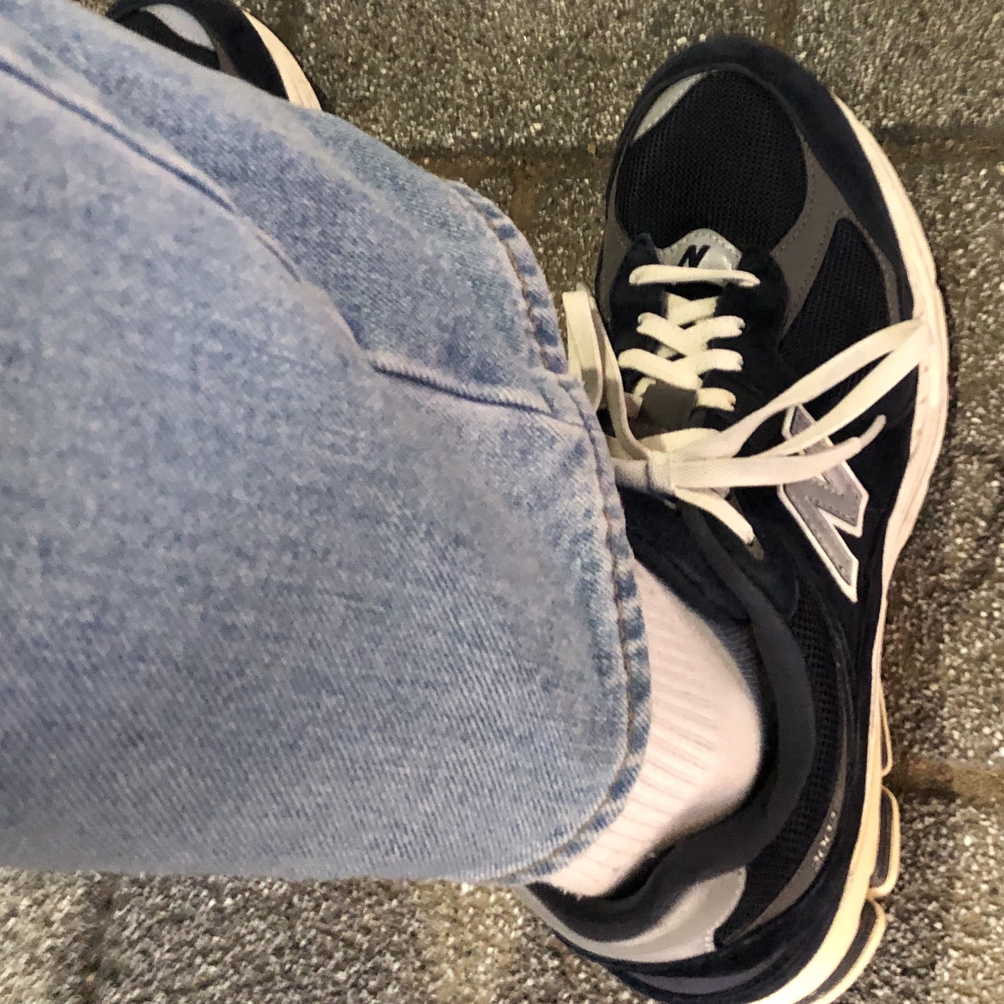New Balance 2002R Eclipse Castlerock 착용 스타일