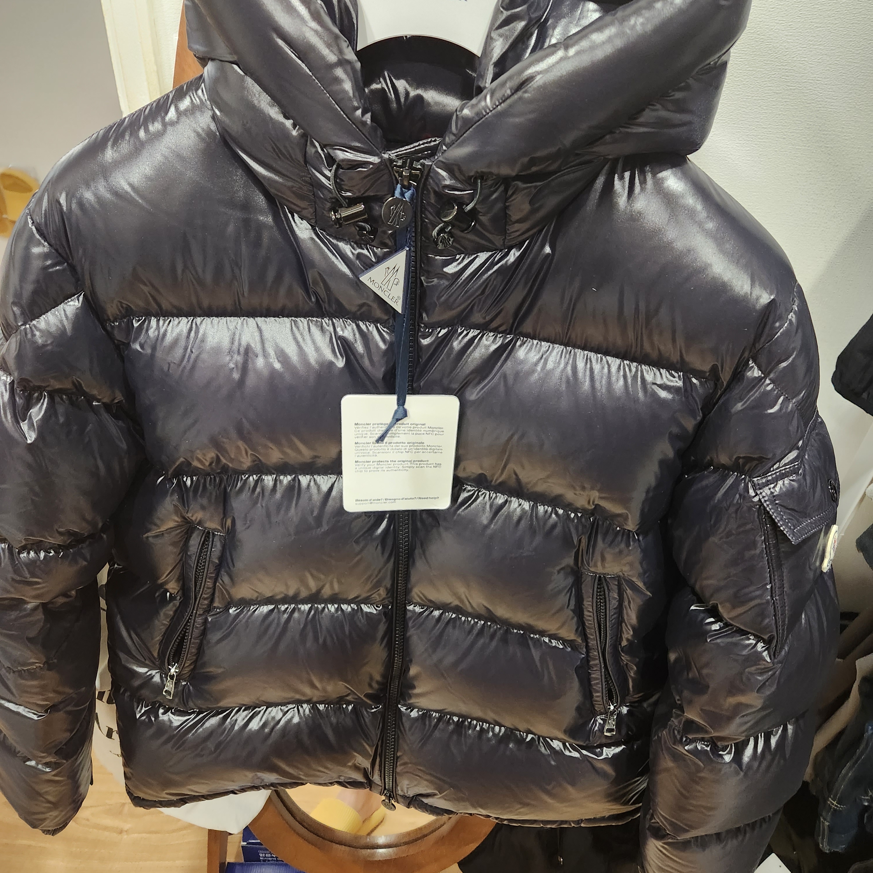 Moncler Ecrins Short Down Jacket Black - 22FW 착용 스타일