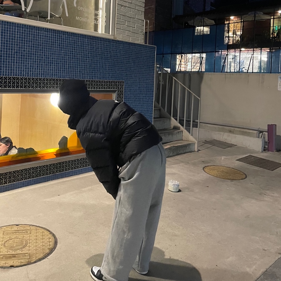 The North Face 1996 Eco Nuptse Jacket Black, (GS) Jordan 1 Mid White Shadow 착용 스타일