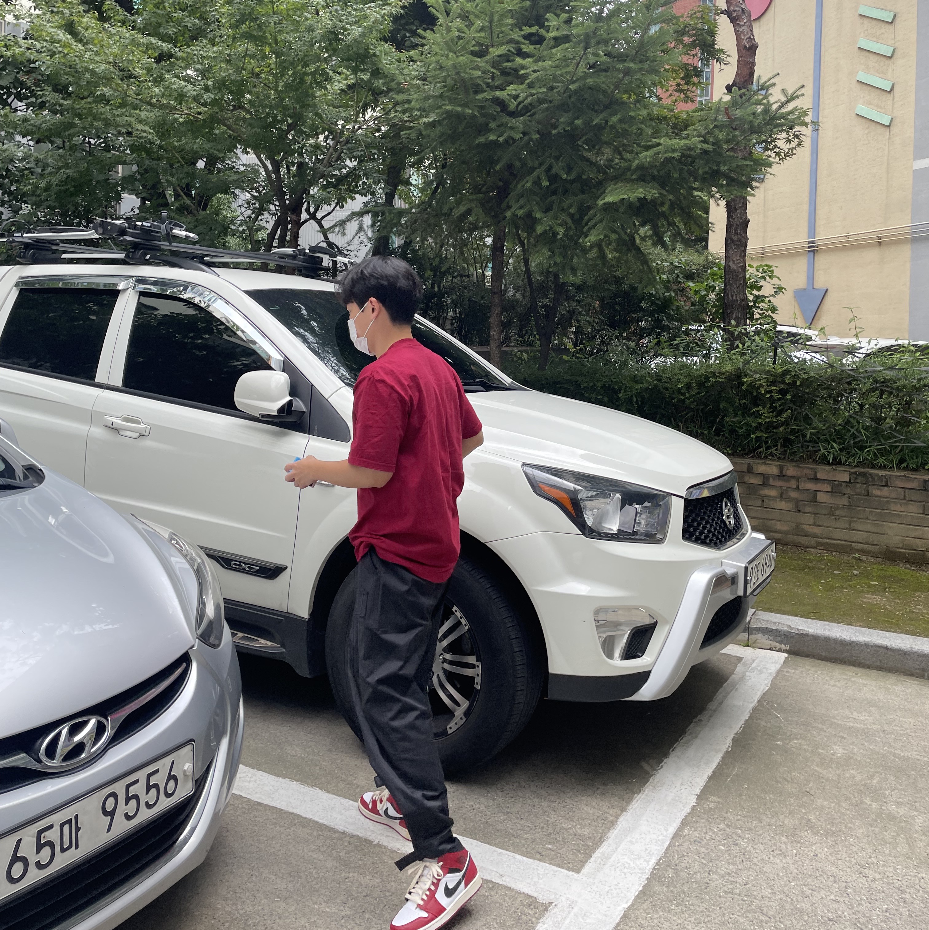 Supreme Bear T-Shirt Cardinal - 20FW, Jordan 1 Mid Chicago 2020 착용 스타일